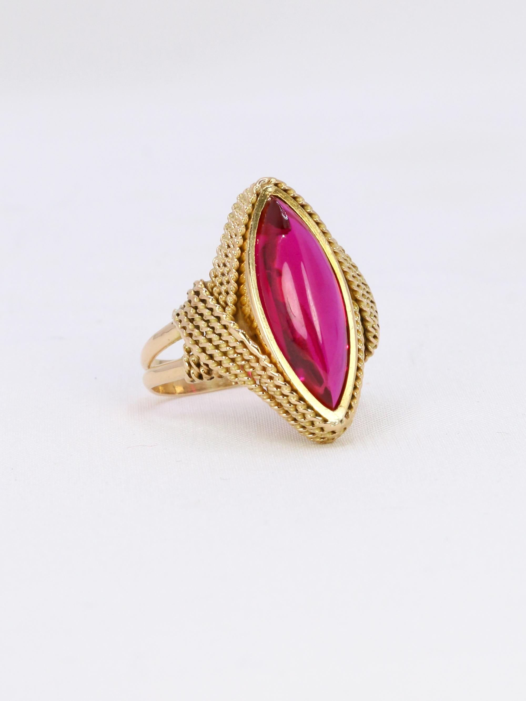 Bague vintage or jaune torsadé rubis
