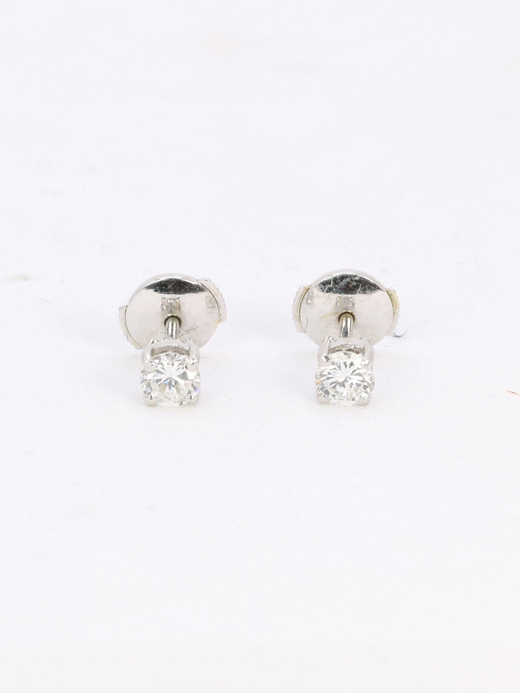 Puces d'oreilles or blanc diamants ronds 0.7 carat