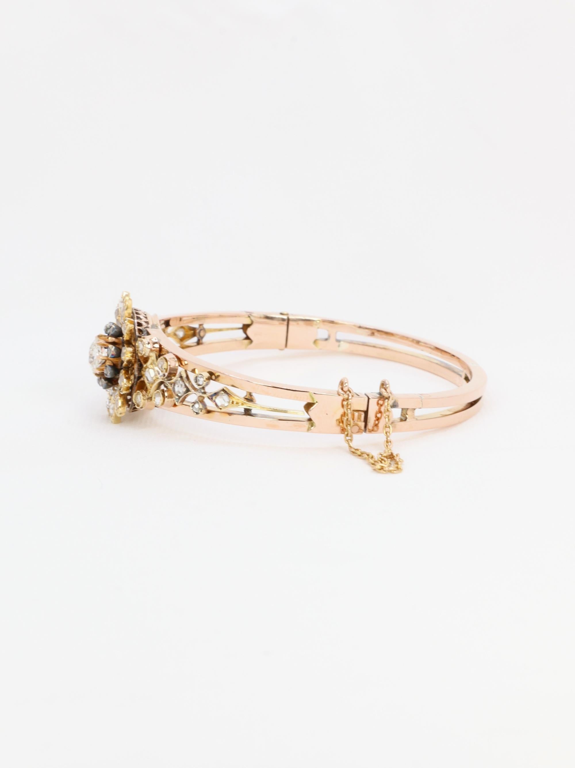 Bracelet Napoléon III  fleur mobile or rose diamants taille ancienne
