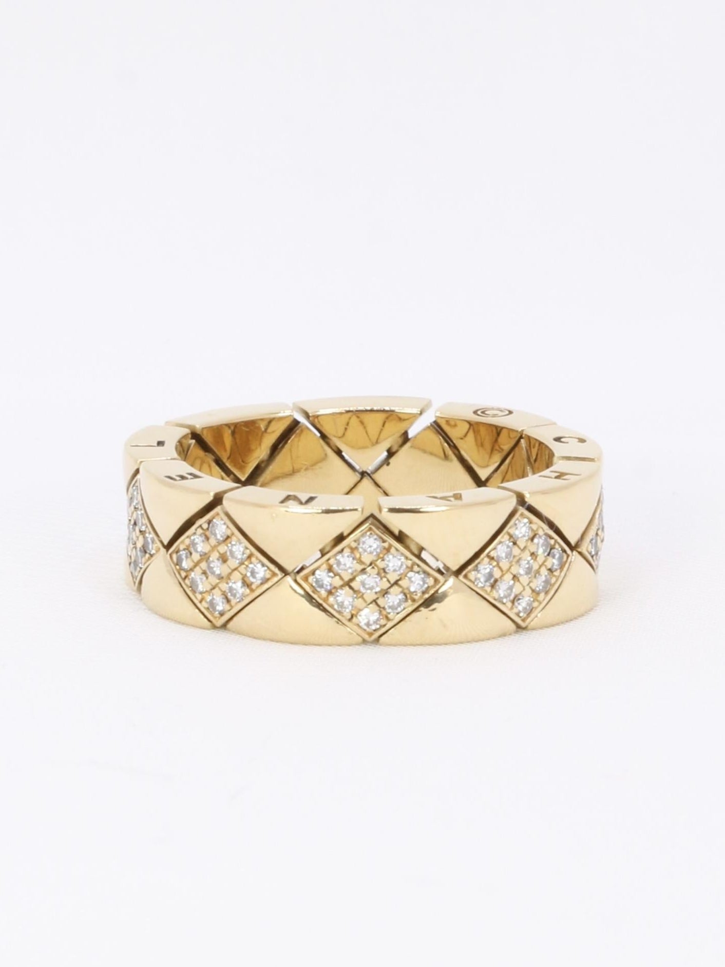 CHANEL Bague "Matelassé" vintage or jaune diamants