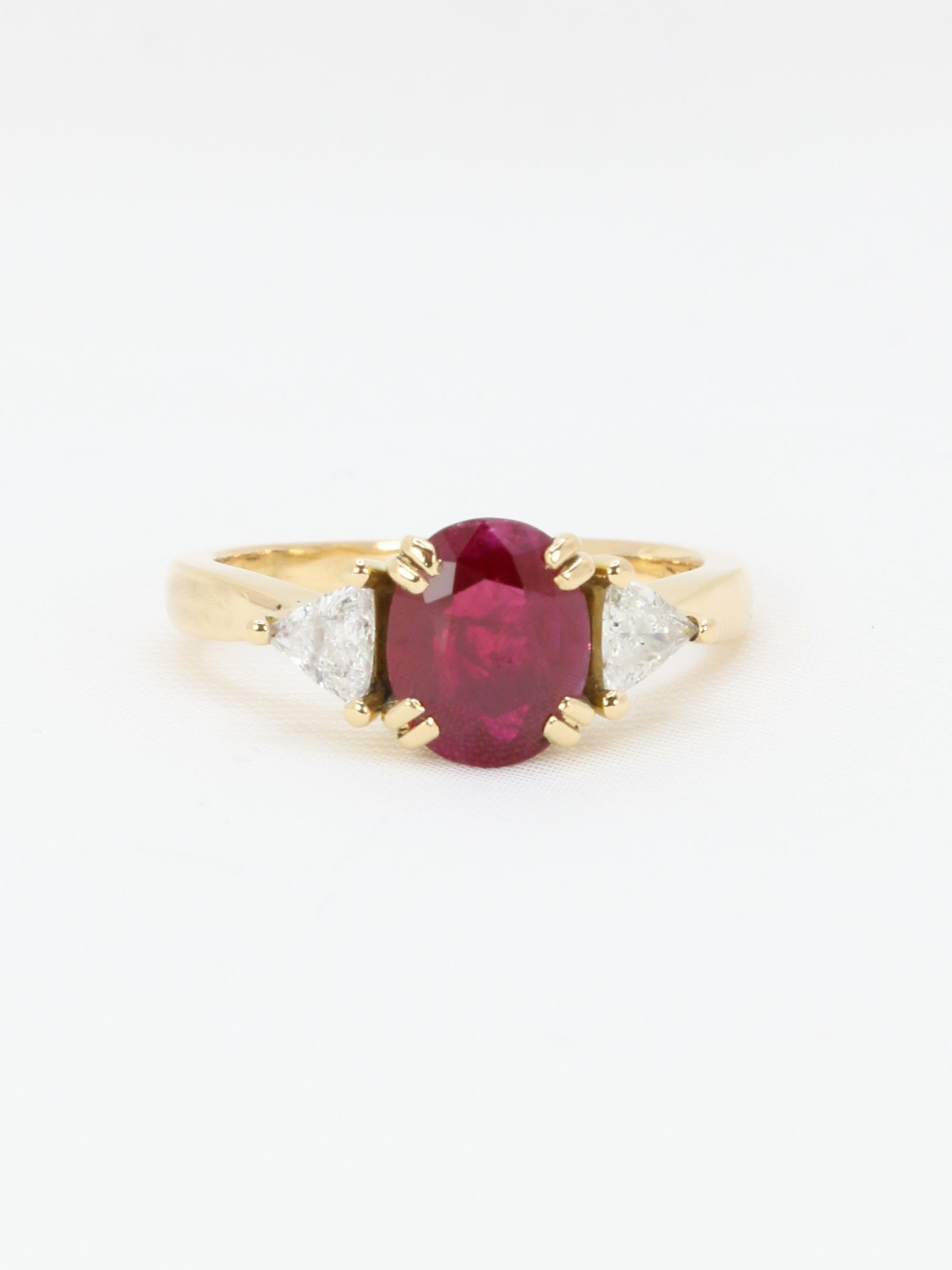 Bague trilogie or jaune rubis diamants trillion