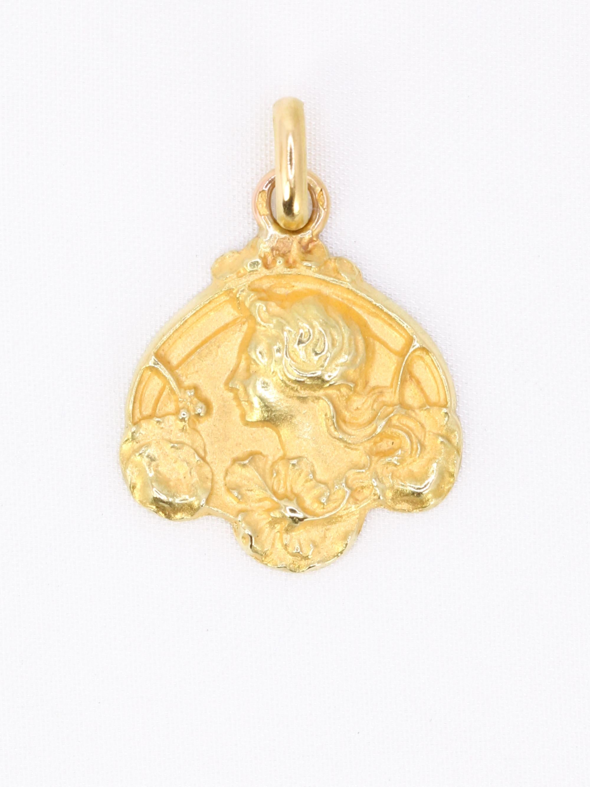 Médaille Art Nouveau femme de profil or jaune
