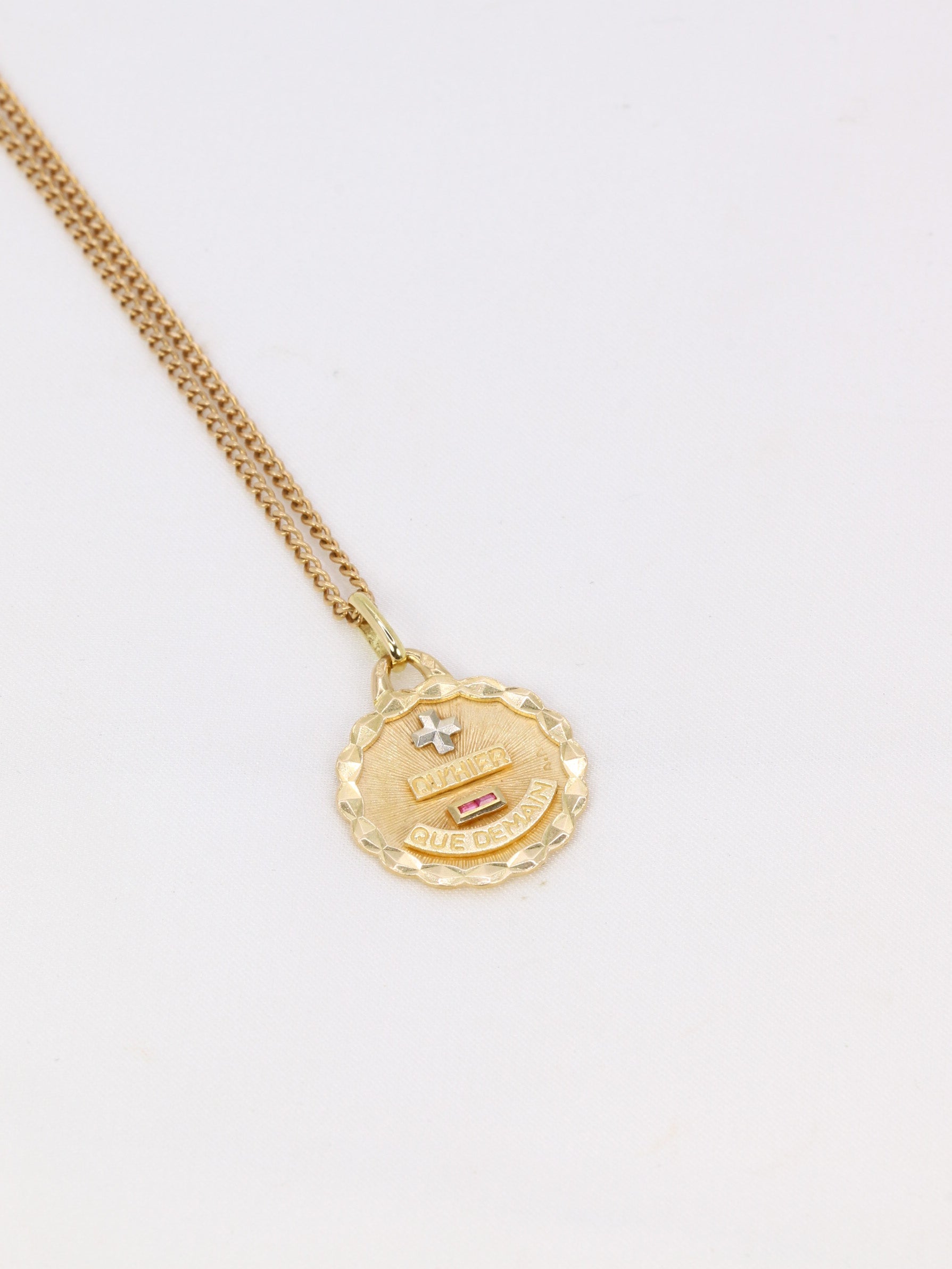 Augis Love Medal More than yesterday less than tomorrow in yellow gold and ruby ​​- ca 1970