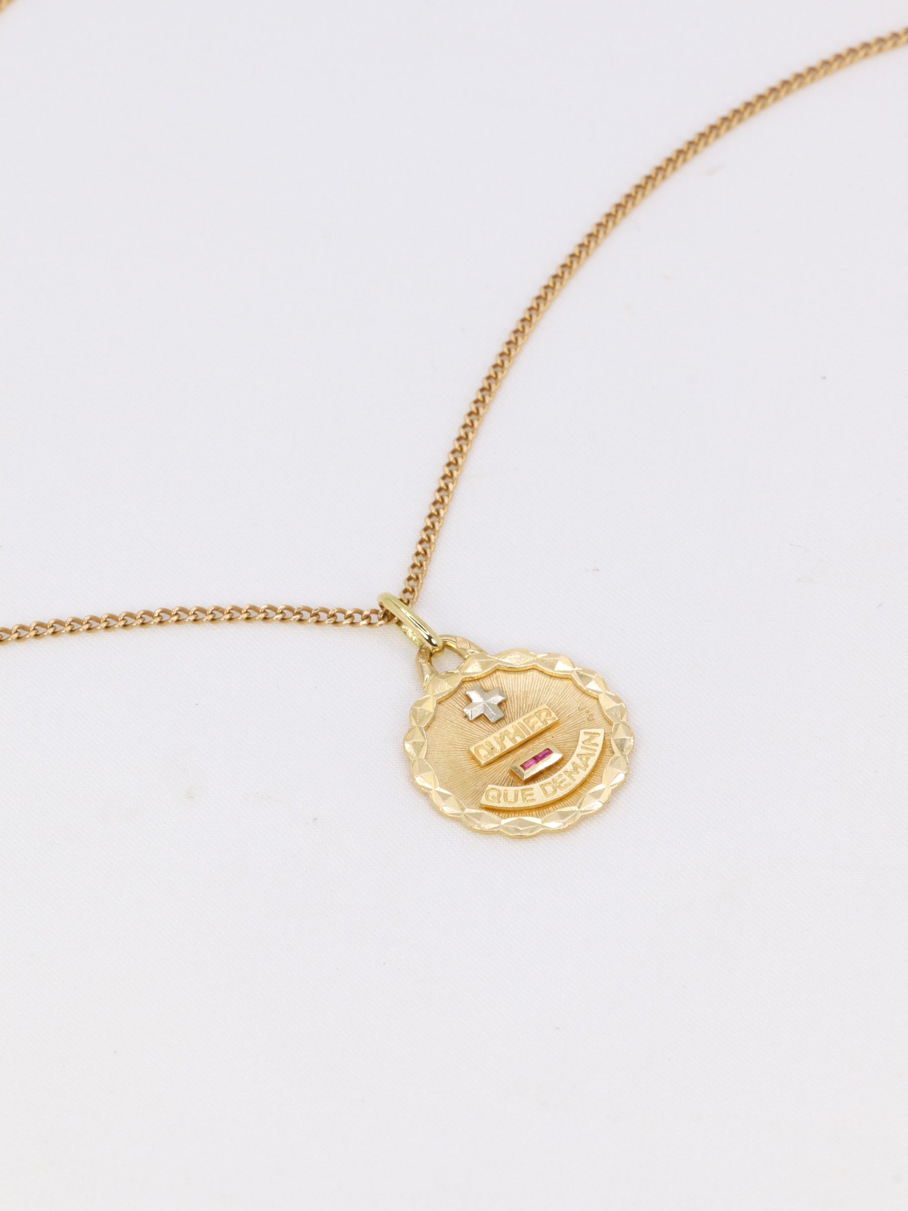 Augis Love Medal More than yesterday less than tomorrow in yellow gold and ruby ​​- ca 1970