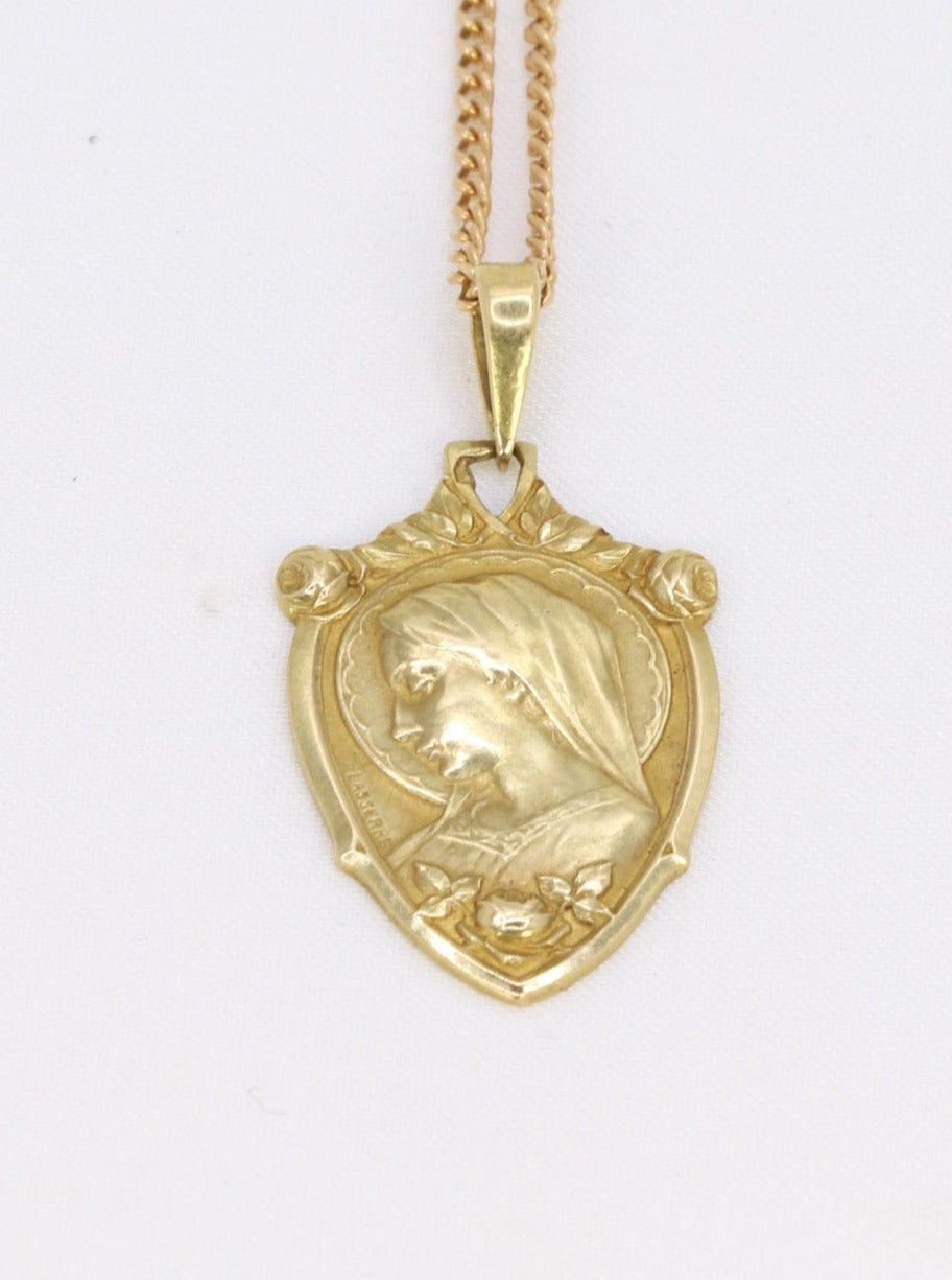 Art-Nouveau medal in yellow gold depicting the Virgin by P. Lasserre