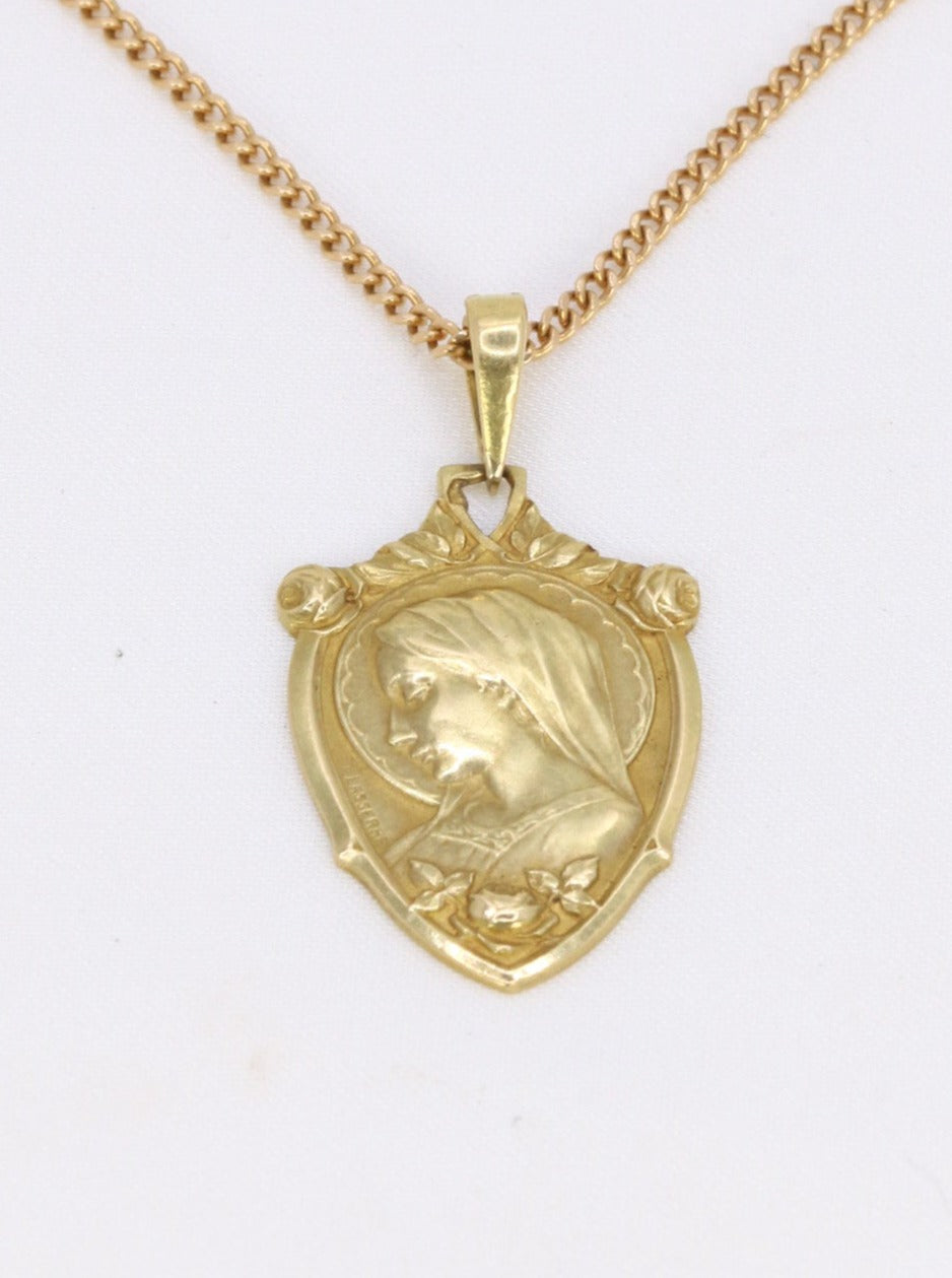 Art-Nouveau medal in yellow gold depicting the Virgin by P. Lasserre