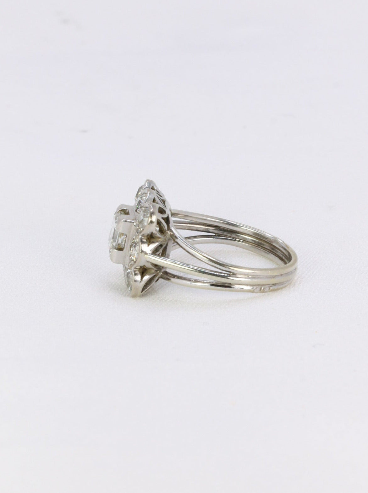 Bague or blanc platine diamant stepcut taille ancienne