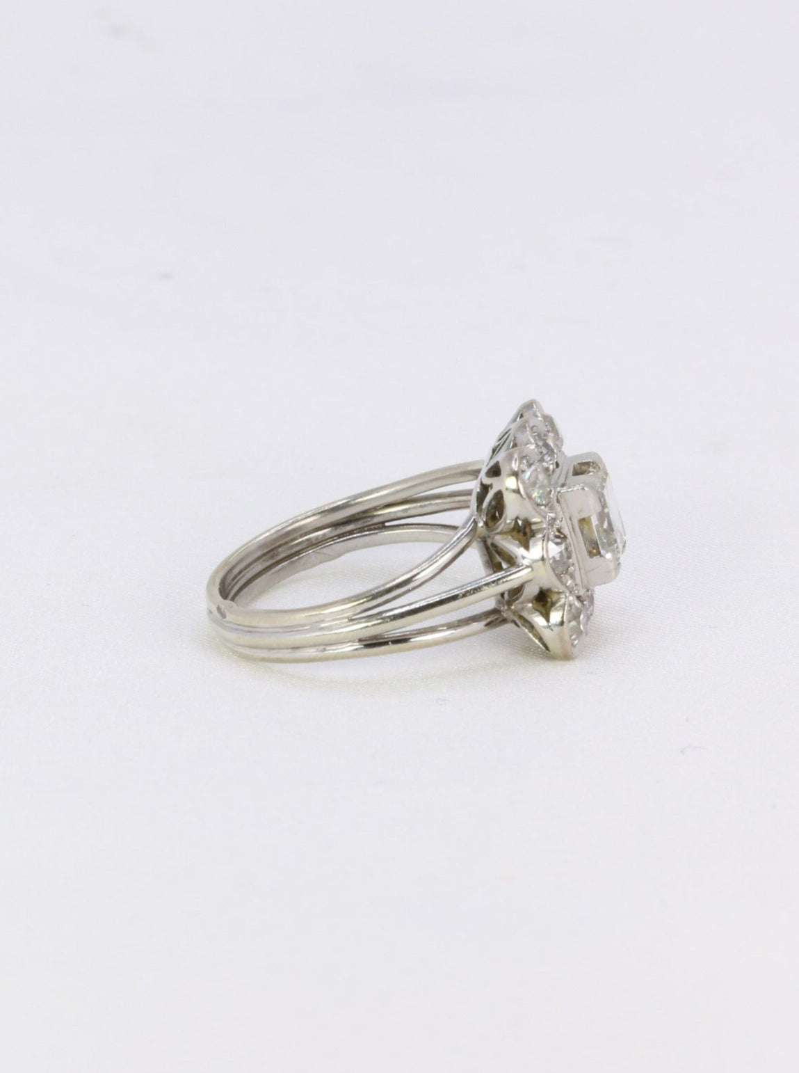 Bague or blanc platine diamant stepcut taille ancienne