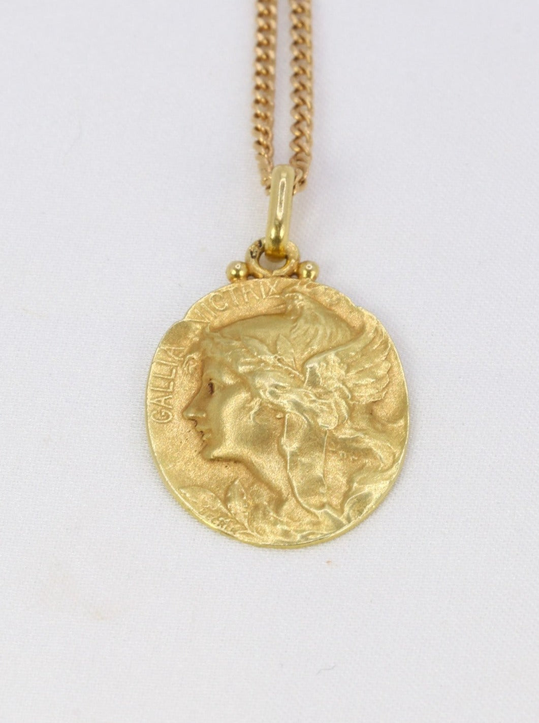 Art-Nouveau Becker “Gallia Victrix” medal in yellow gold