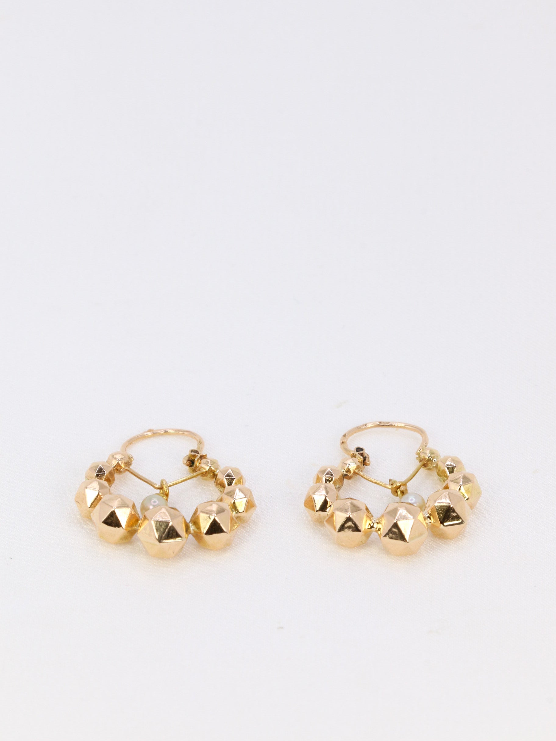 Vintage faceted ball hoop earrings in yellow gold and pearls