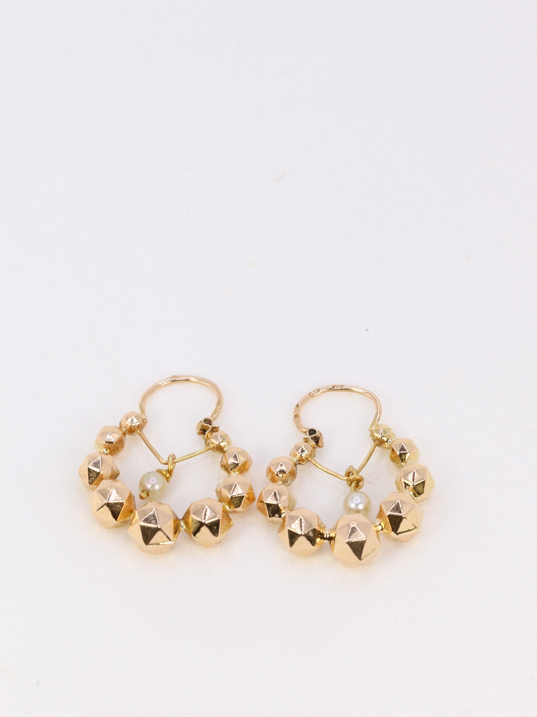 Vintage faceted ball hoop earrings in yellow gold and pearls