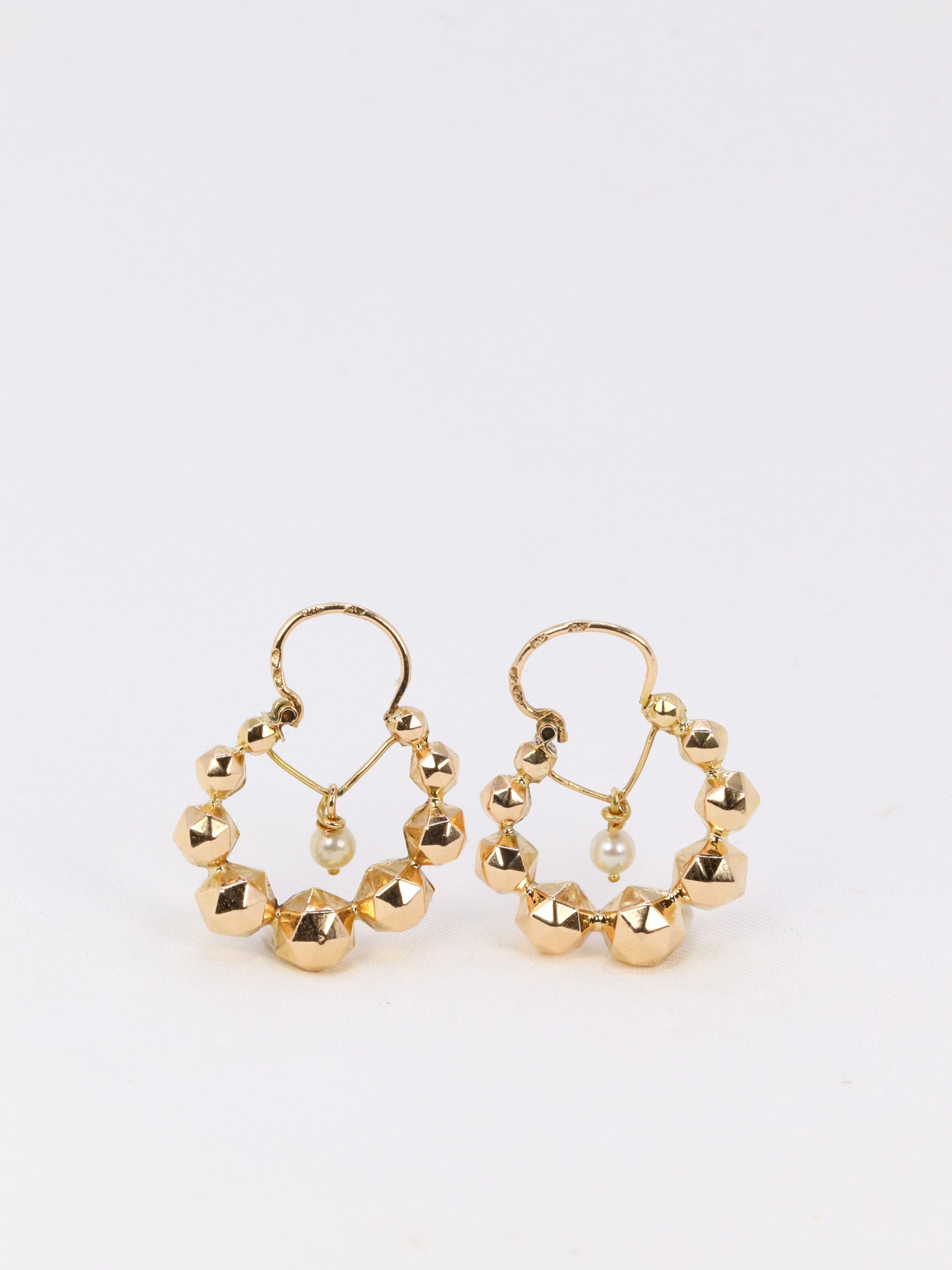 Vintage faceted ball hoop earrings in yellow gold and pearls