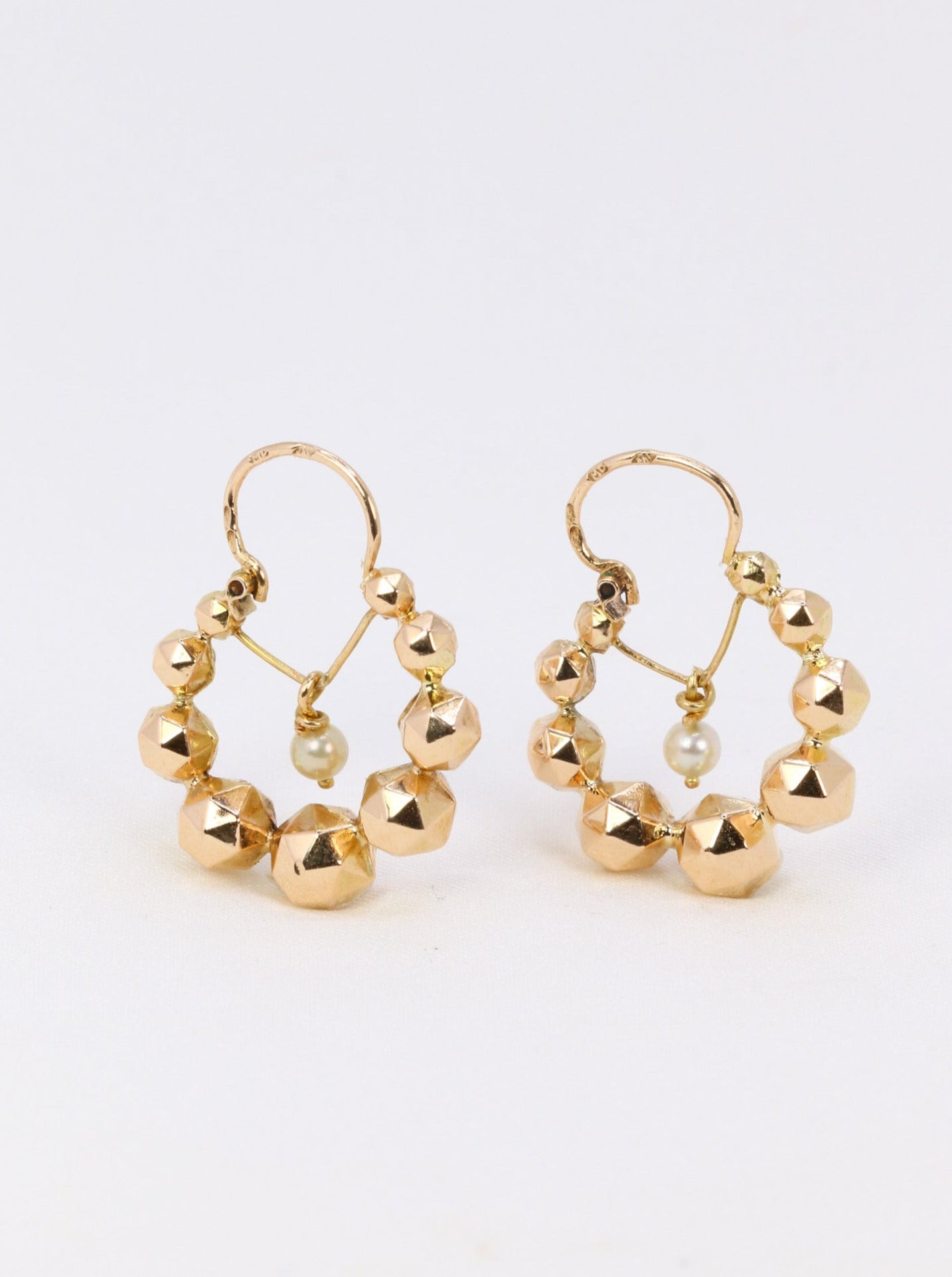 Vintage faceted ball hoop earrings in yellow gold and pearls