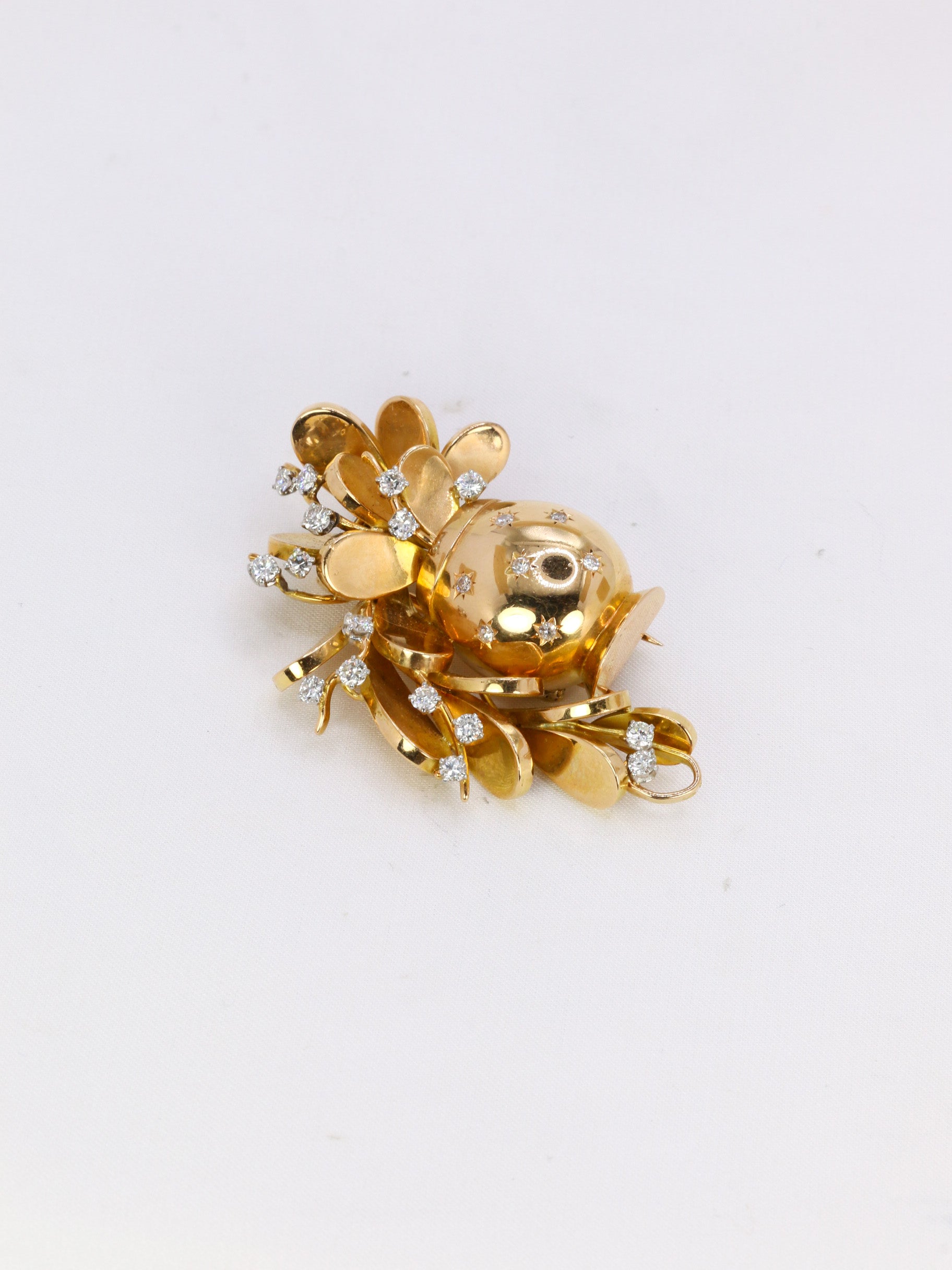 Broche vintage pot de fleurs or jaune platine diamants