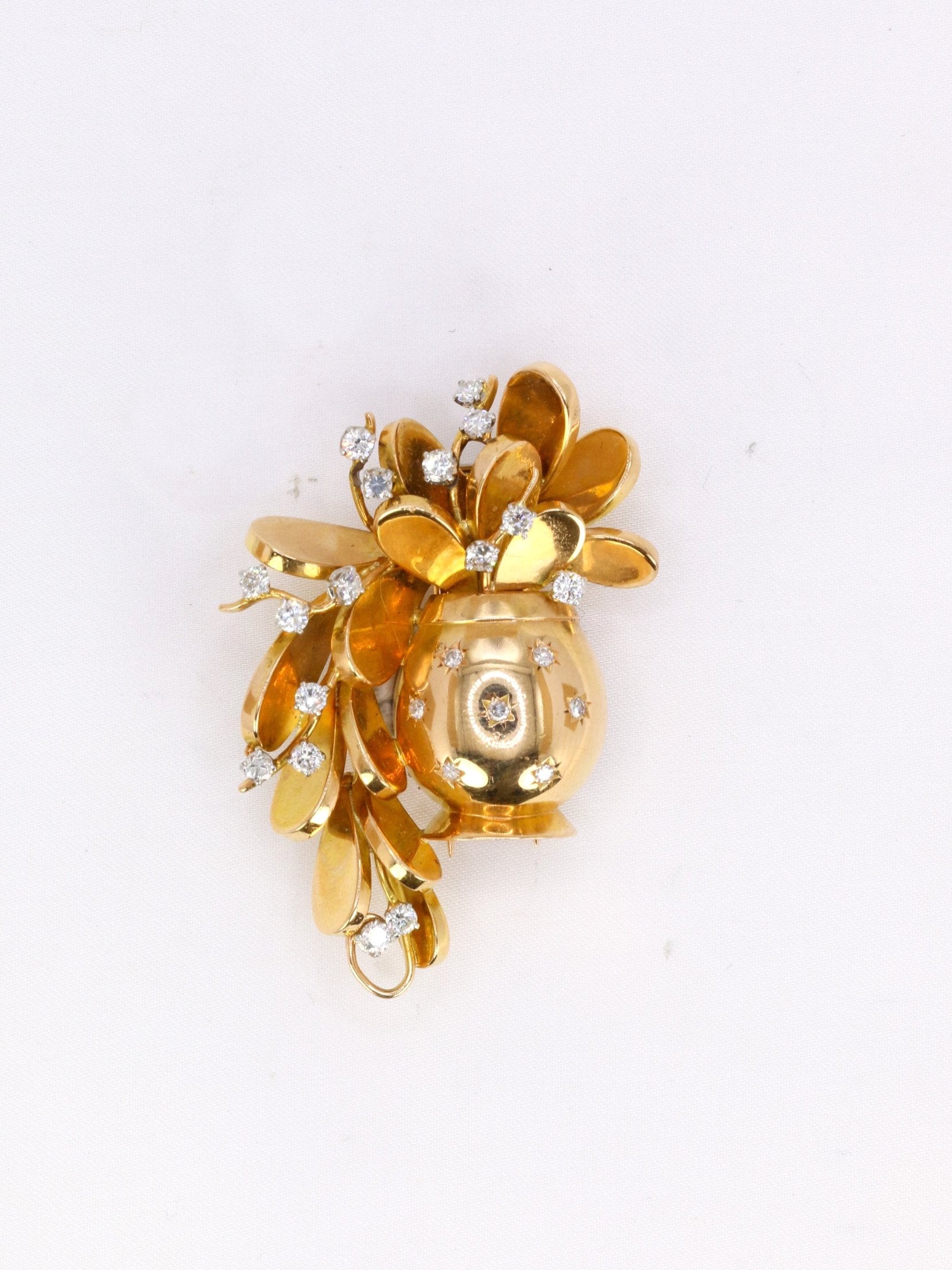 Broche vintage pot de fleurs or jaune platine diamants