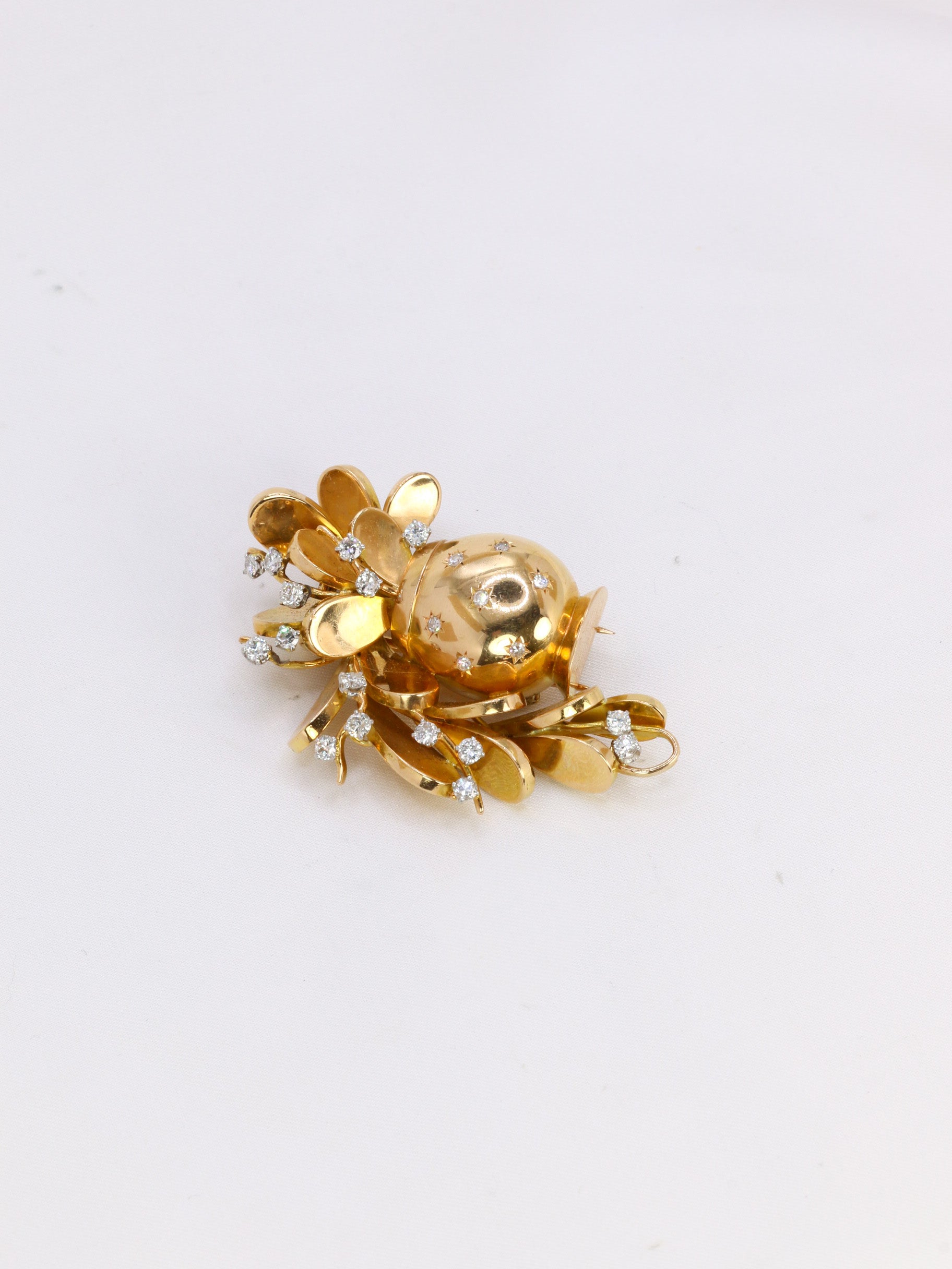 Broche vintage pot de fleurs or jaune platine diamants