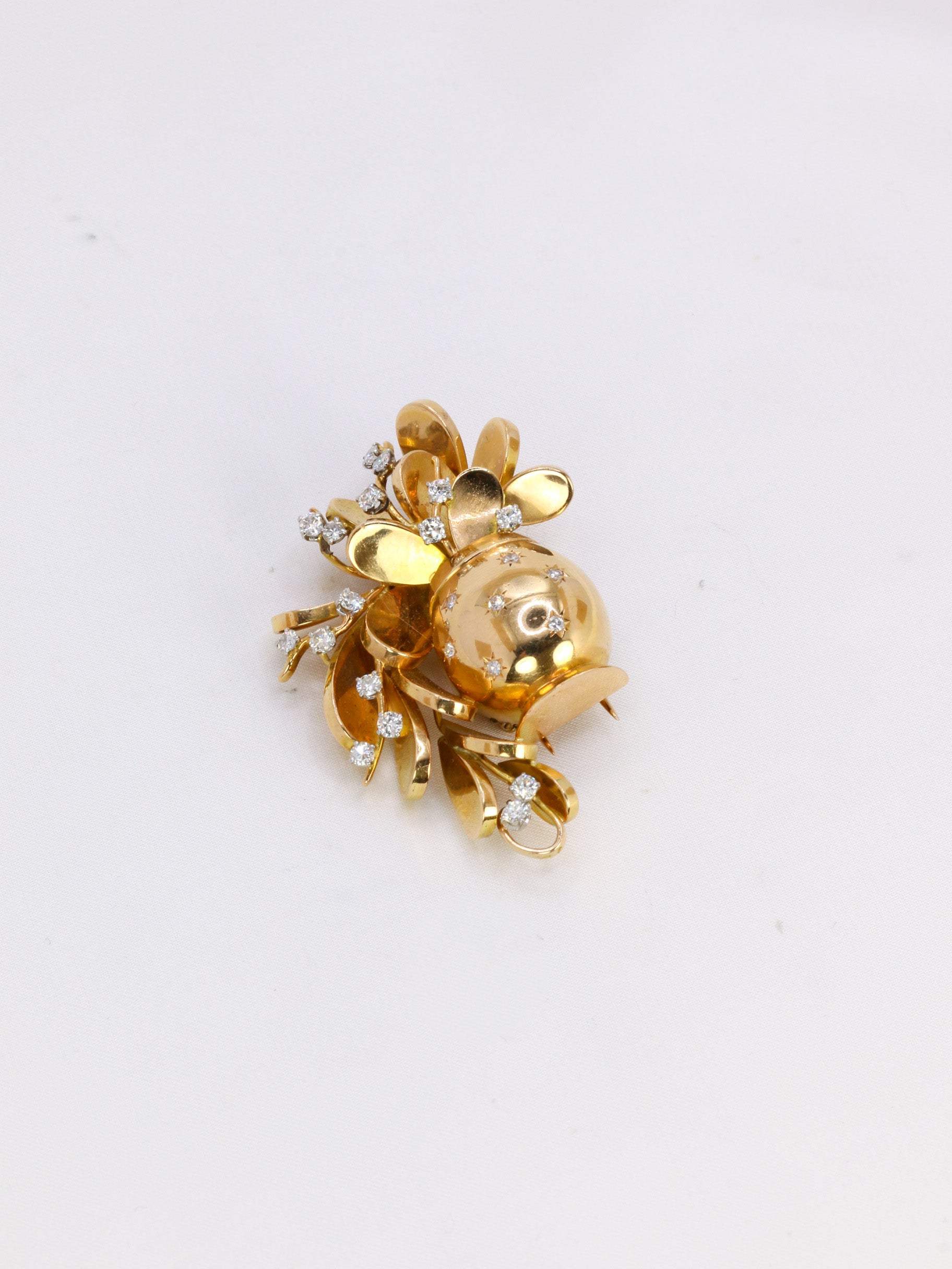 Broche vintage pot de fleurs or jaune platine diamants