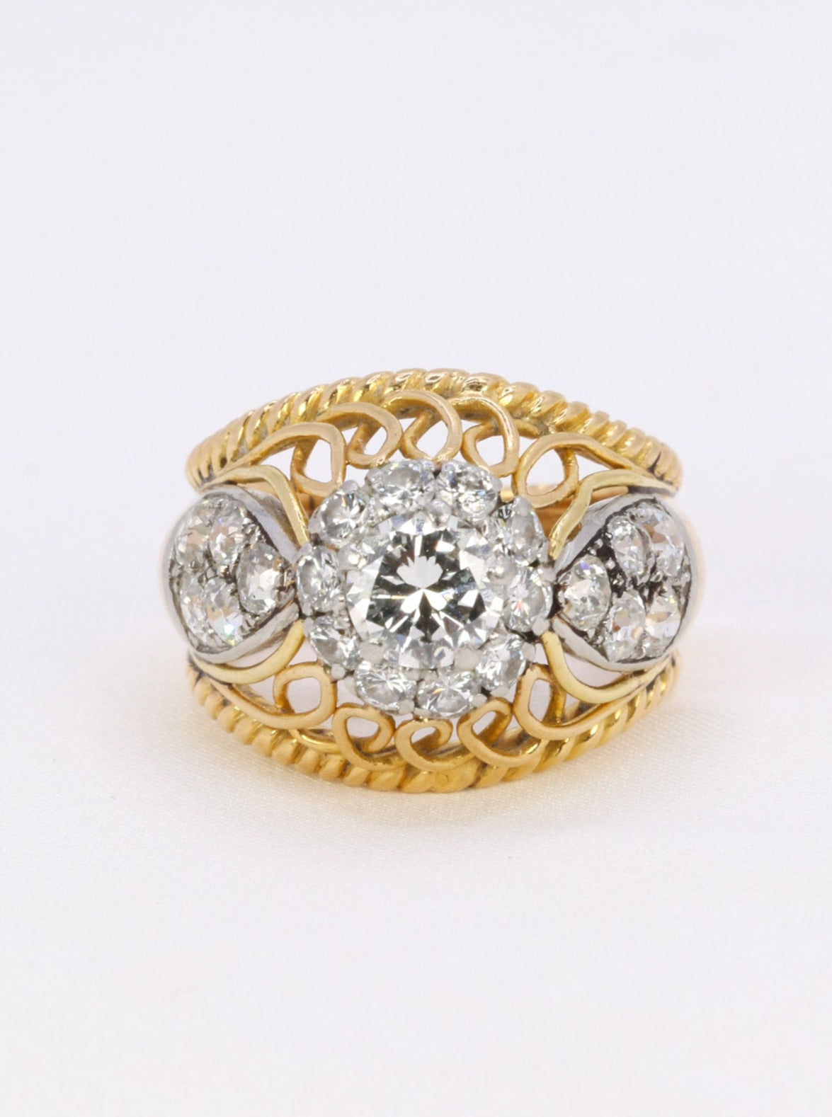 Bague dôme en or jaune, platine et diamant 1 carat