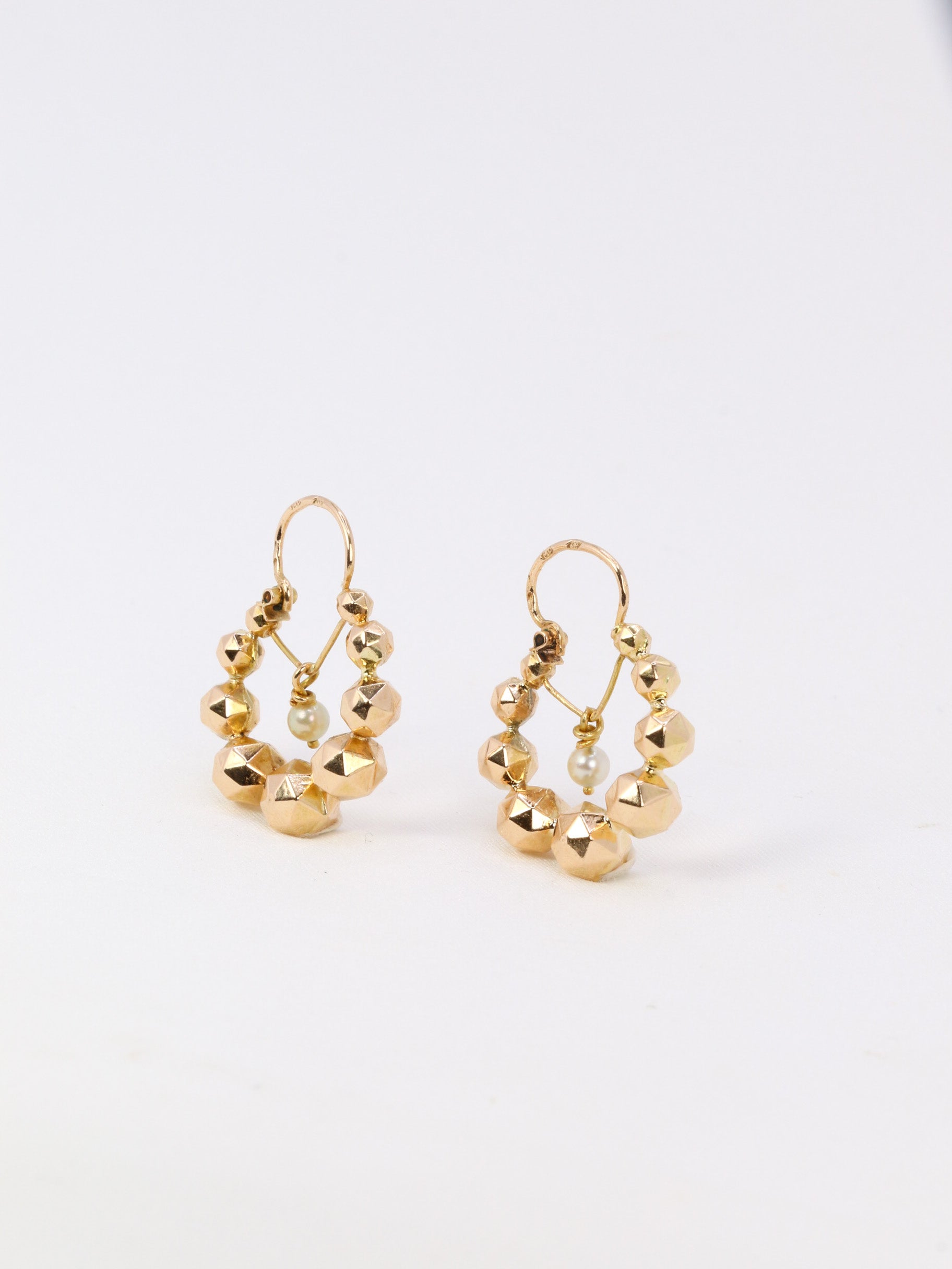 Vintage faceted ball hoop earrings in yellow gold and pearls