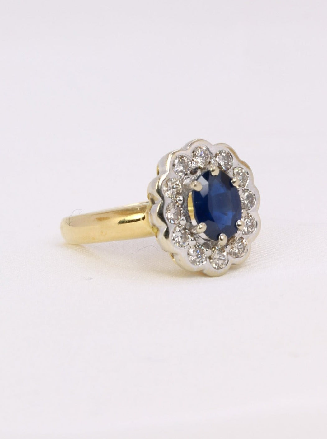 Bague marguerite saphir diamants