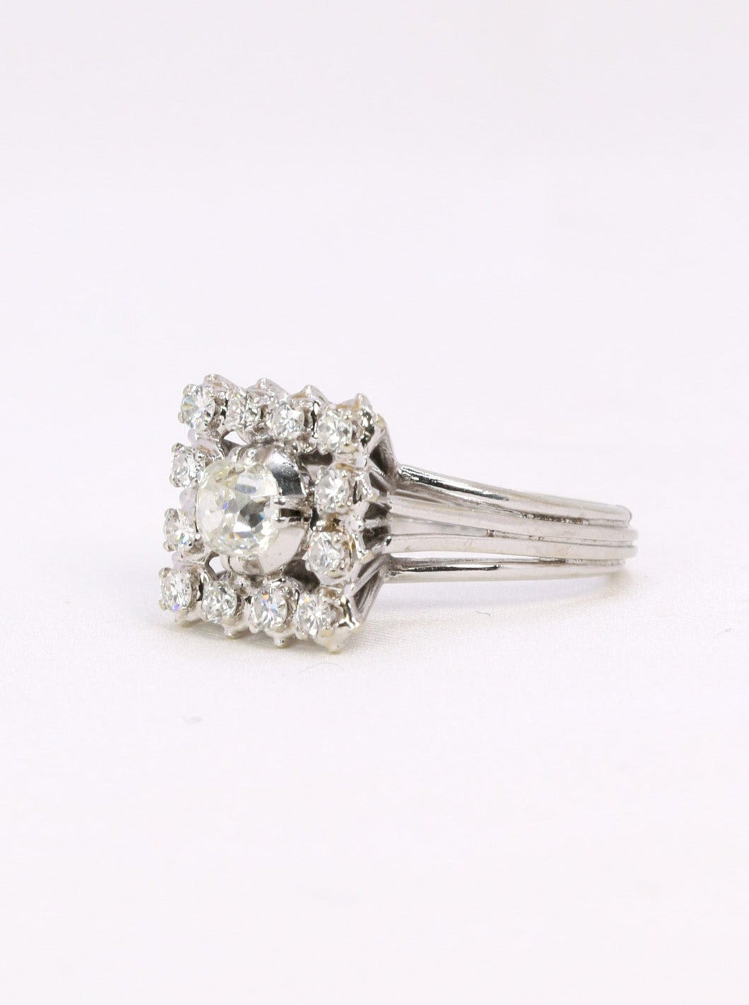 Bague vintage diamant coussin taille ancienne