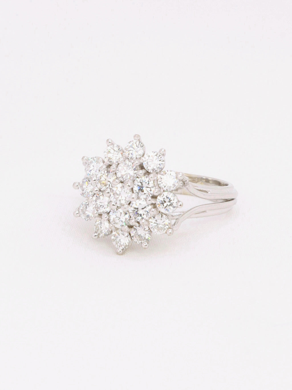 Bague vintage fleur or blanc diamants