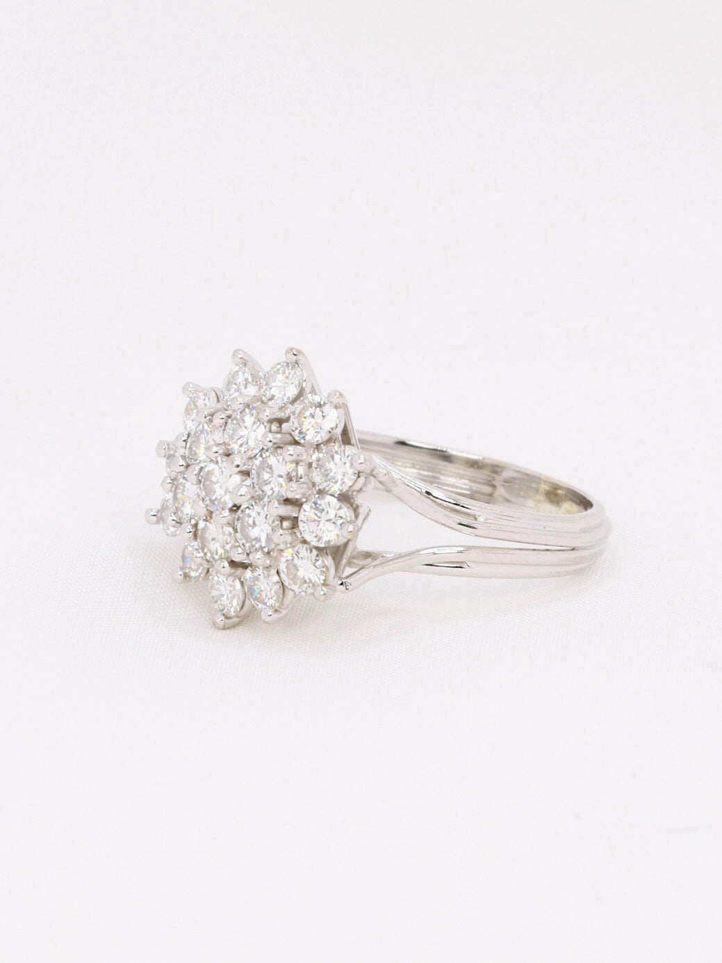 Bague vintage fleur or blanc diamants