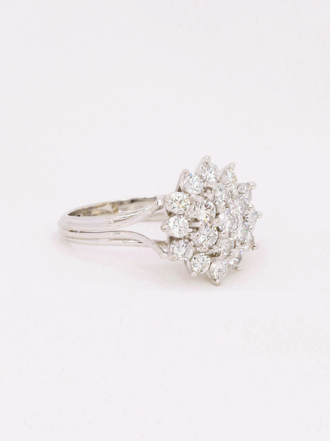 Bague vintage fleur or blanc diamants