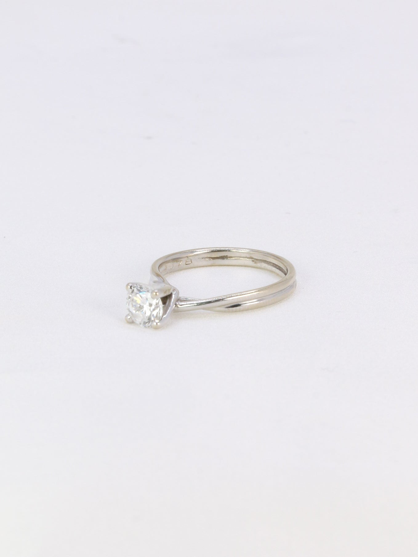 Bague solitaire vintage diamant taille brillant