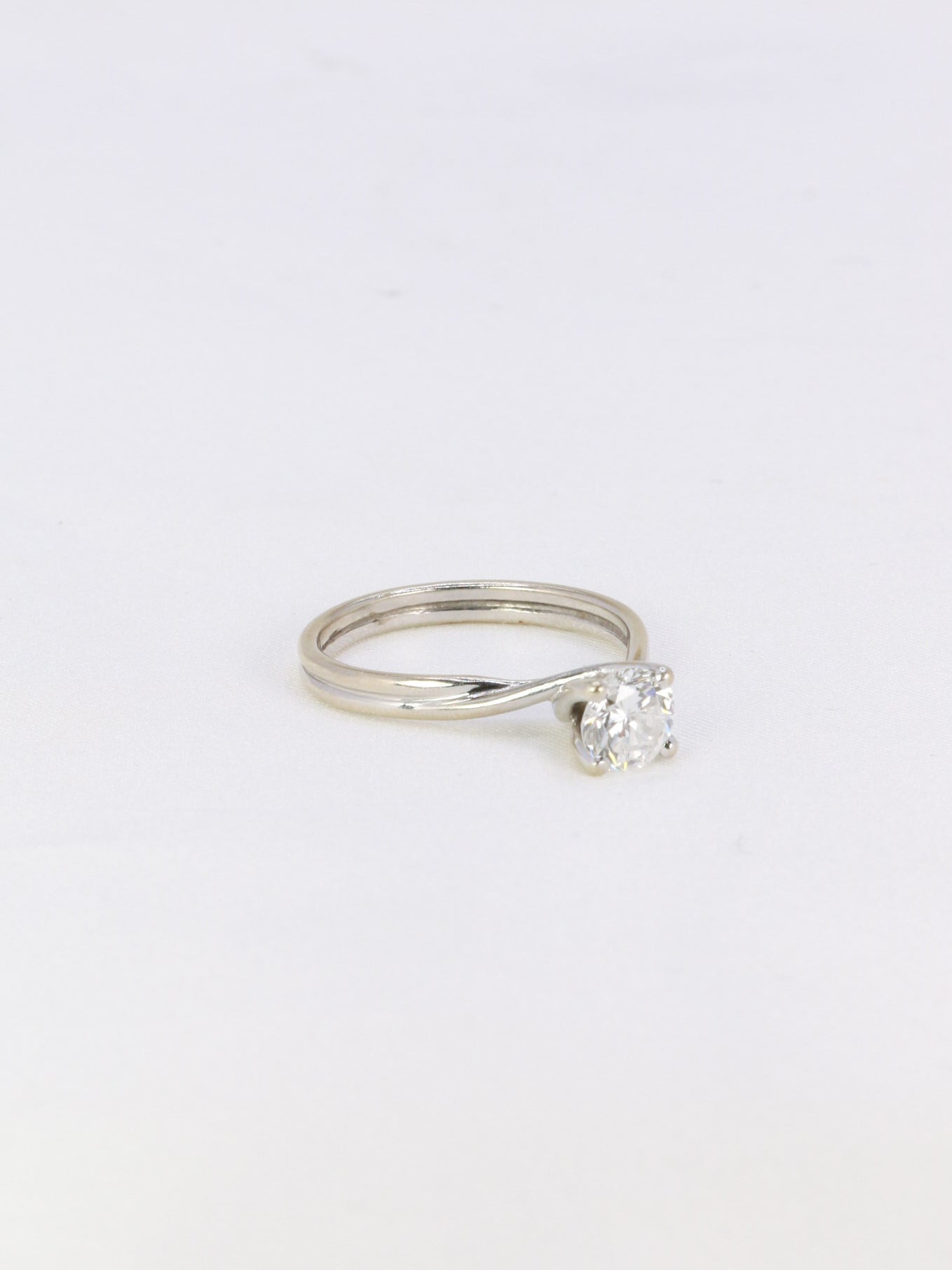 Bague solitaire vintage diamant taille brillant