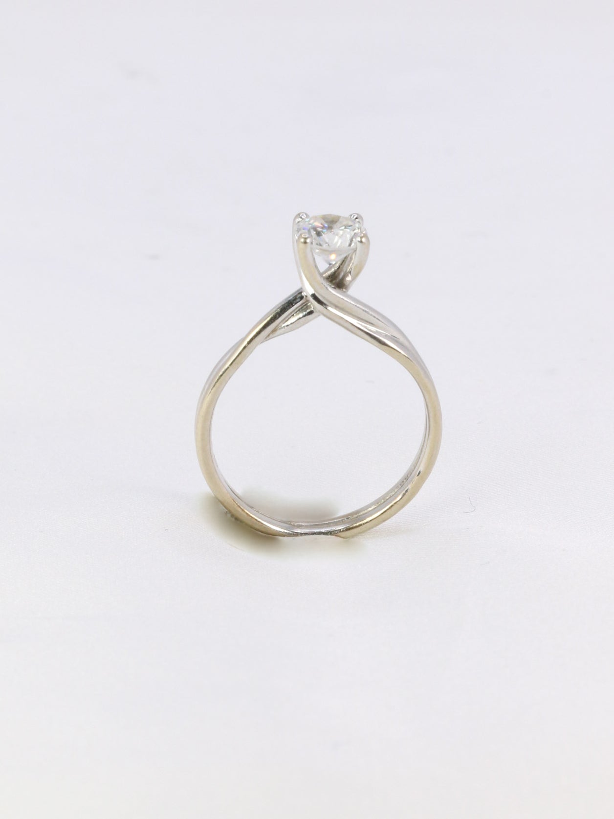 Bague solitaire vintage diamant taille brillant