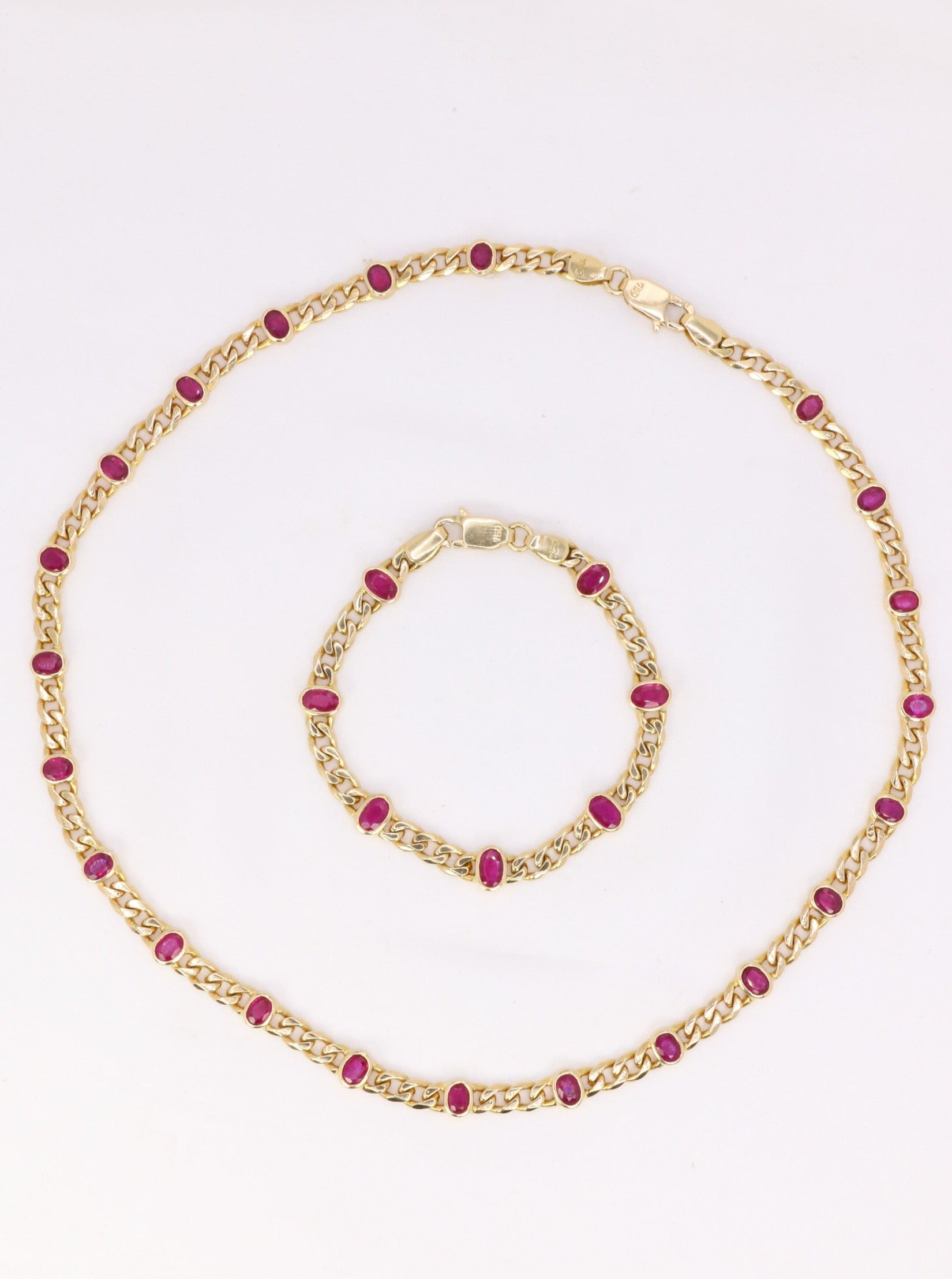 Vintage transformation long necklace in yellow gold and oval rubies