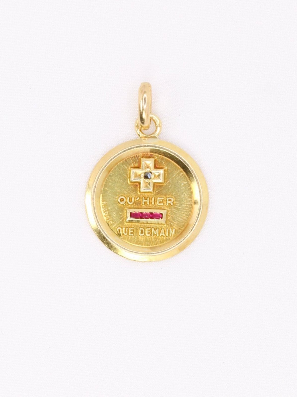 Médaille amour AUGIS vintage ronde plus hier moins demain or jaune diamant rubis