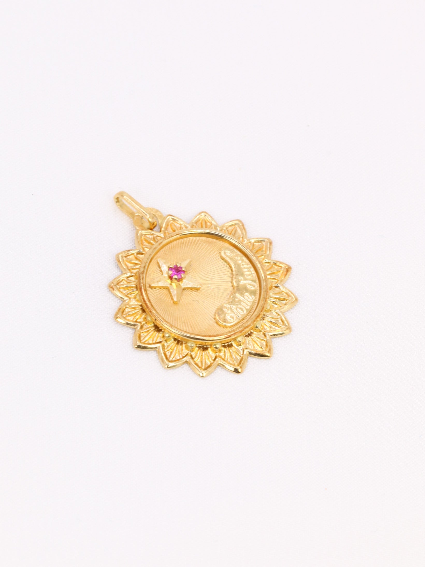 Médaille amour vintage Étoile d'amour or jaune rubis