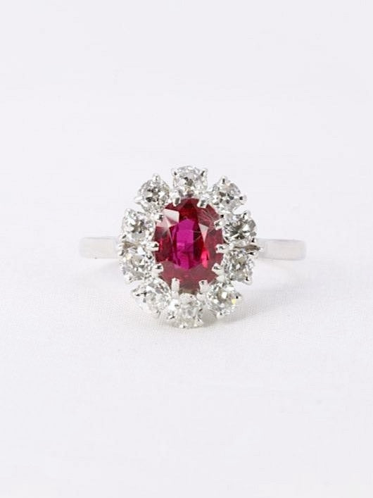 Bague marguerite vintage or blanc diamants taille ancienne rubis Thaï 1,69 ct