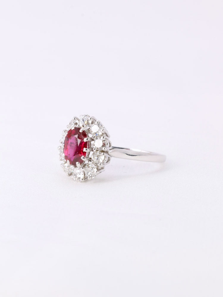 Bague marguerite vintage or blanc diamants taille ancienne rubis Thaï 1,69 ct