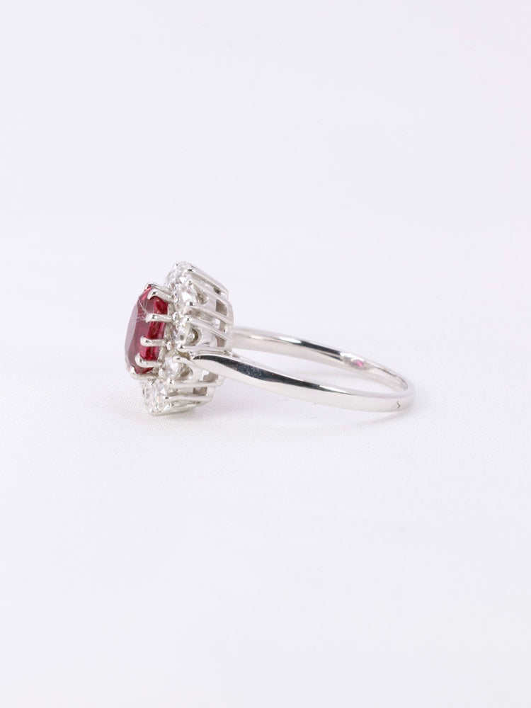 Bague marguerite vintage or blanc diamants taille ancienne rubis Thaï 1,69 ct