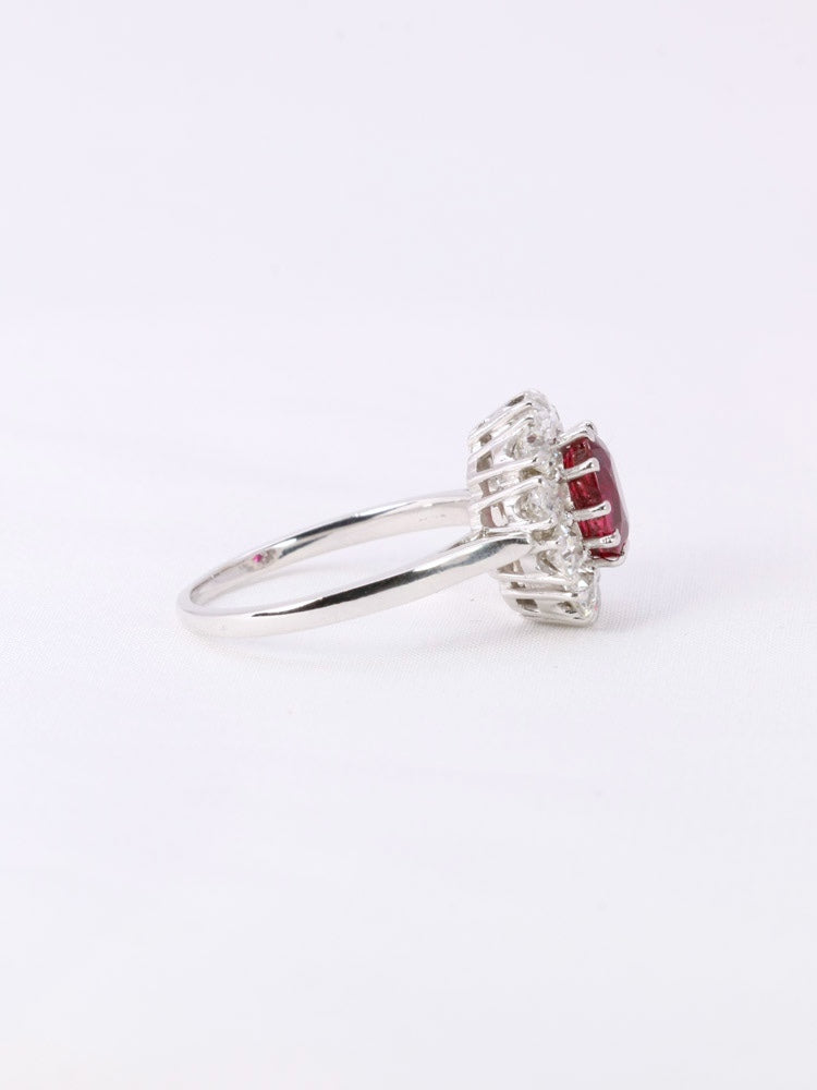 Bague marguerite vintage or blanc diamants taille ancienne rubis Thaï 1,69 ct