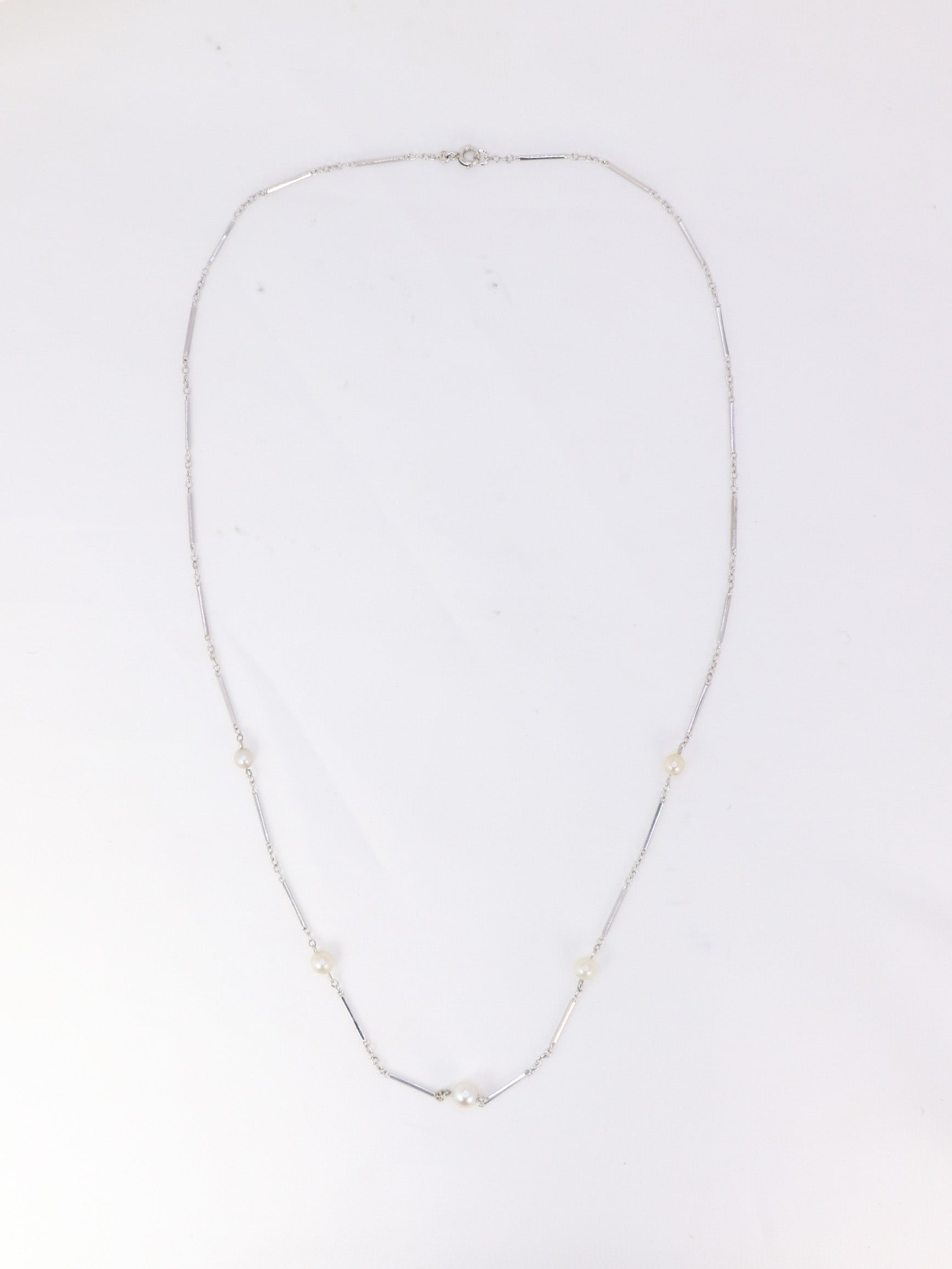 Collier chaîne vintage or blanc perles