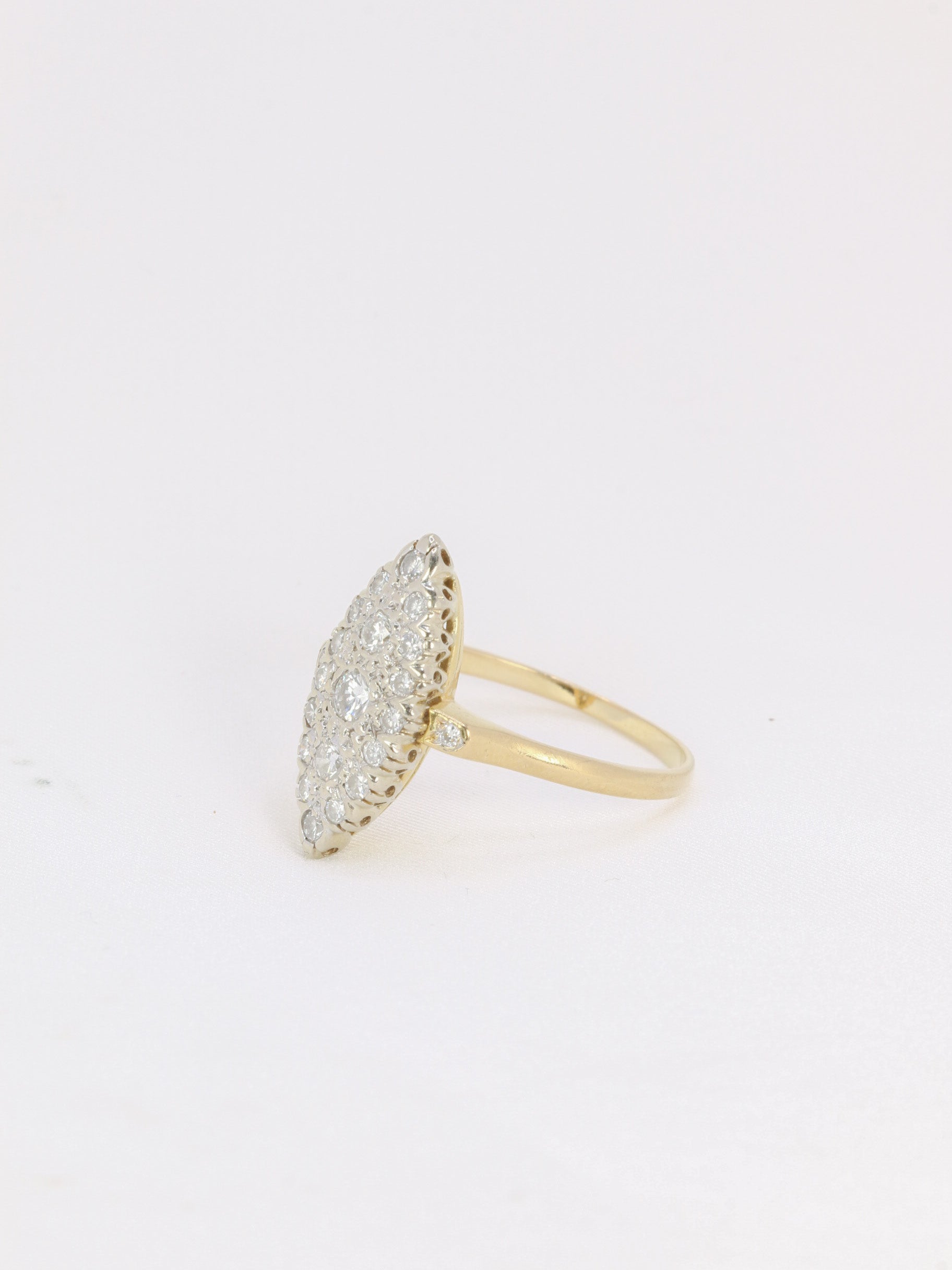 Vintage marquise ring in gold and diamonds