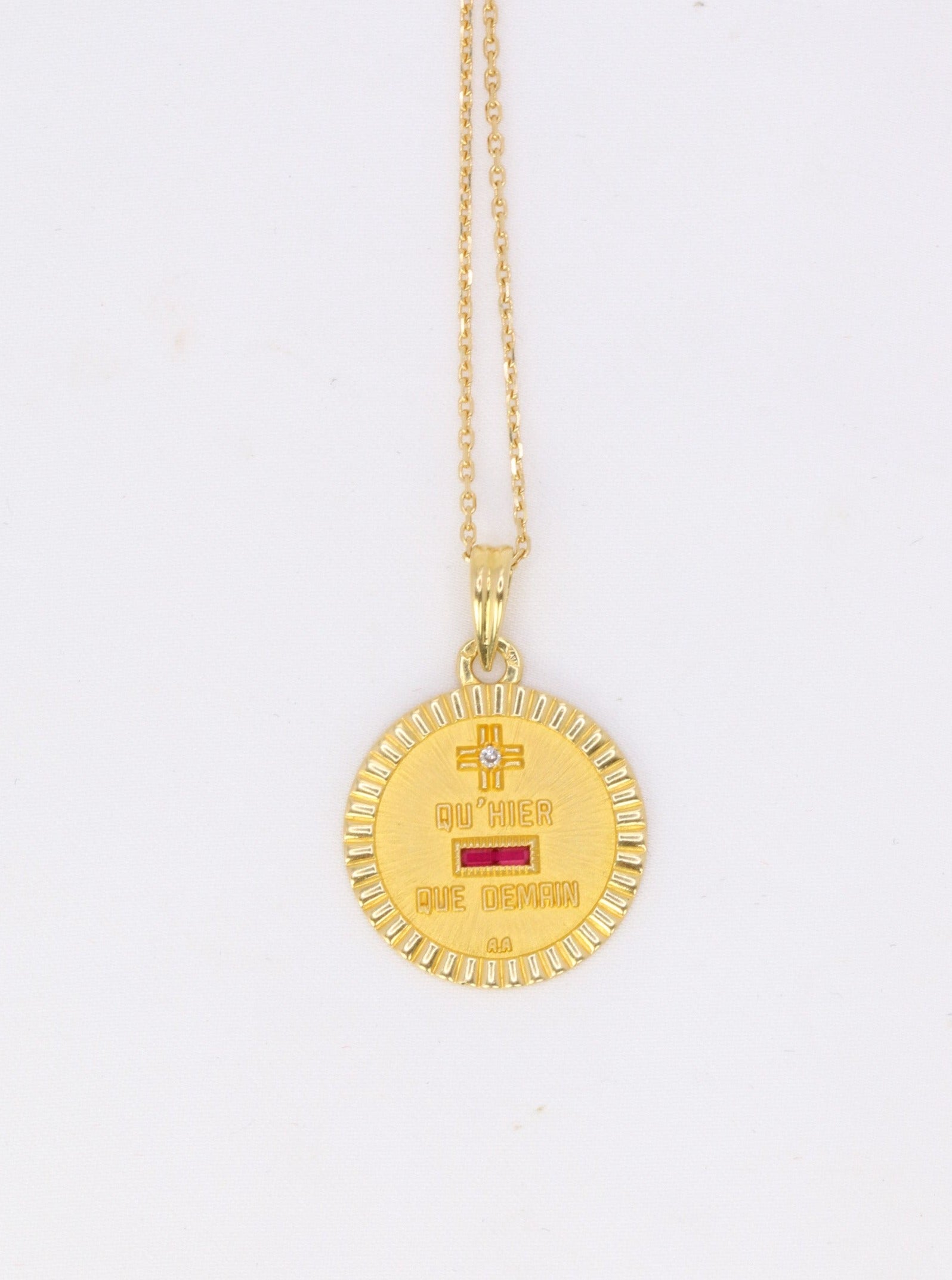 Round Augis love medal in gold and diamond, More than yesterday, less than tomorrow - ca 1980