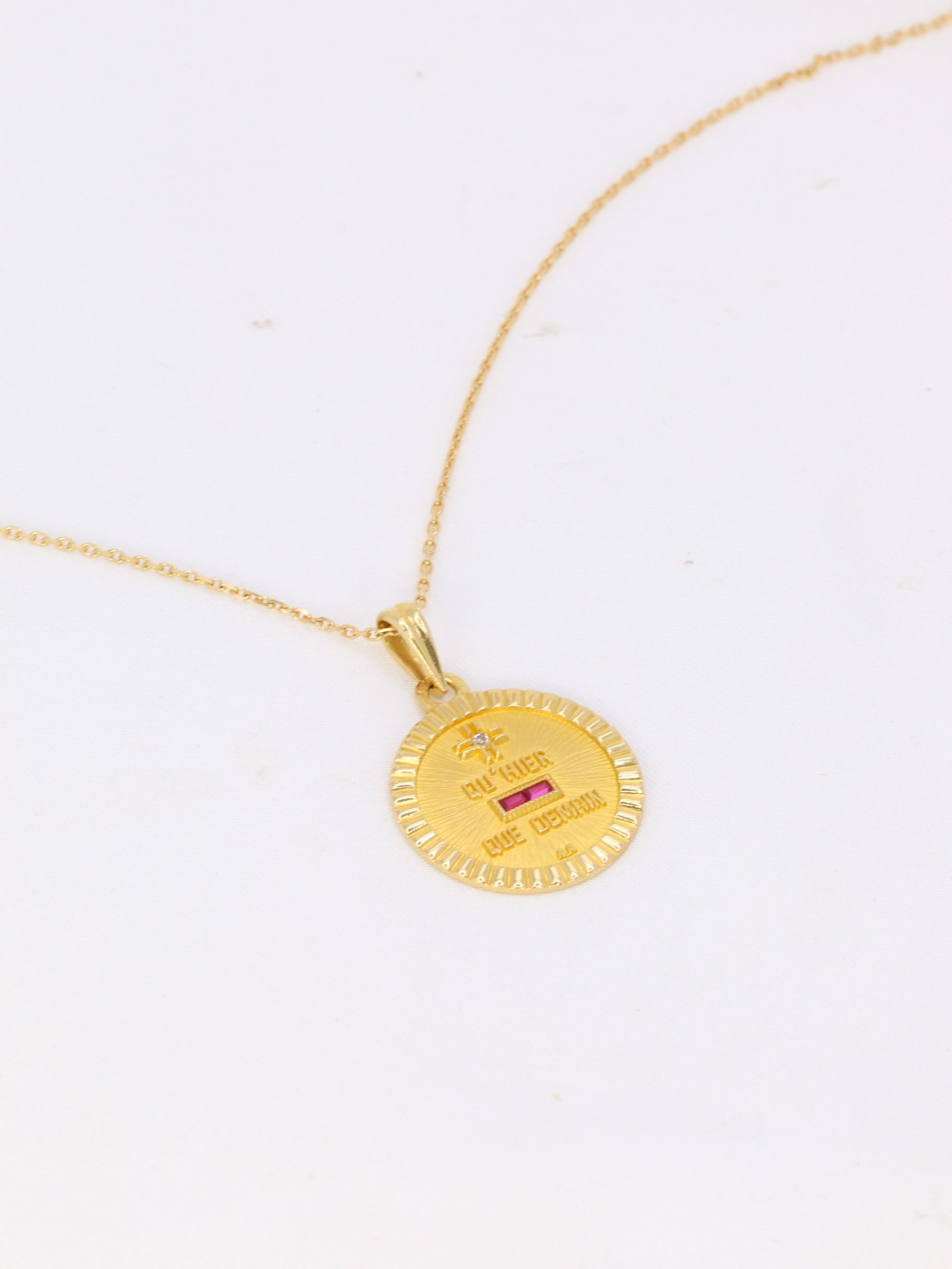 Round Augis love medal in gold and diamond, More than yesterday, less than tomorrow - ca 1980