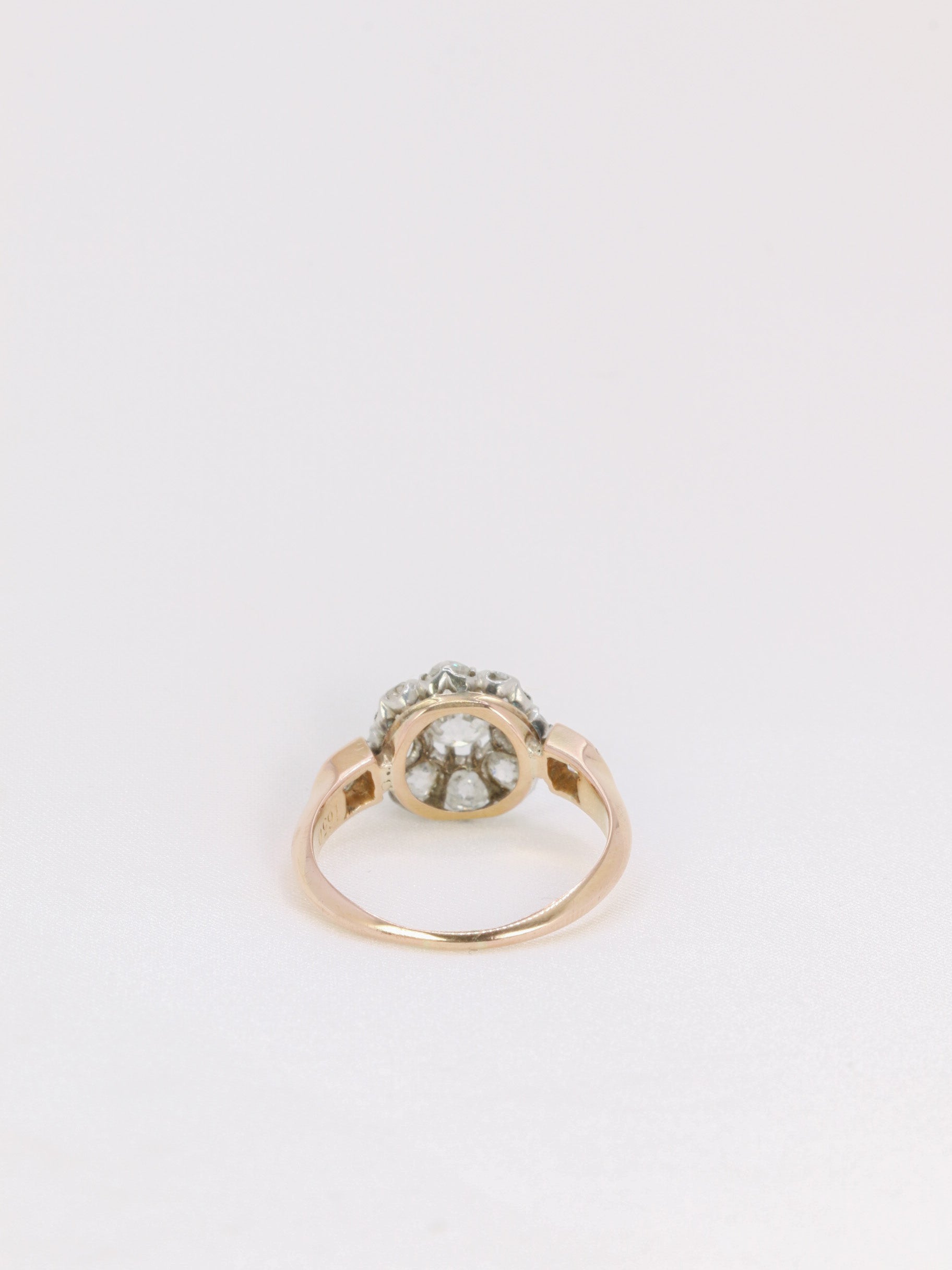 Daisy ring in yellow gold and diamonds