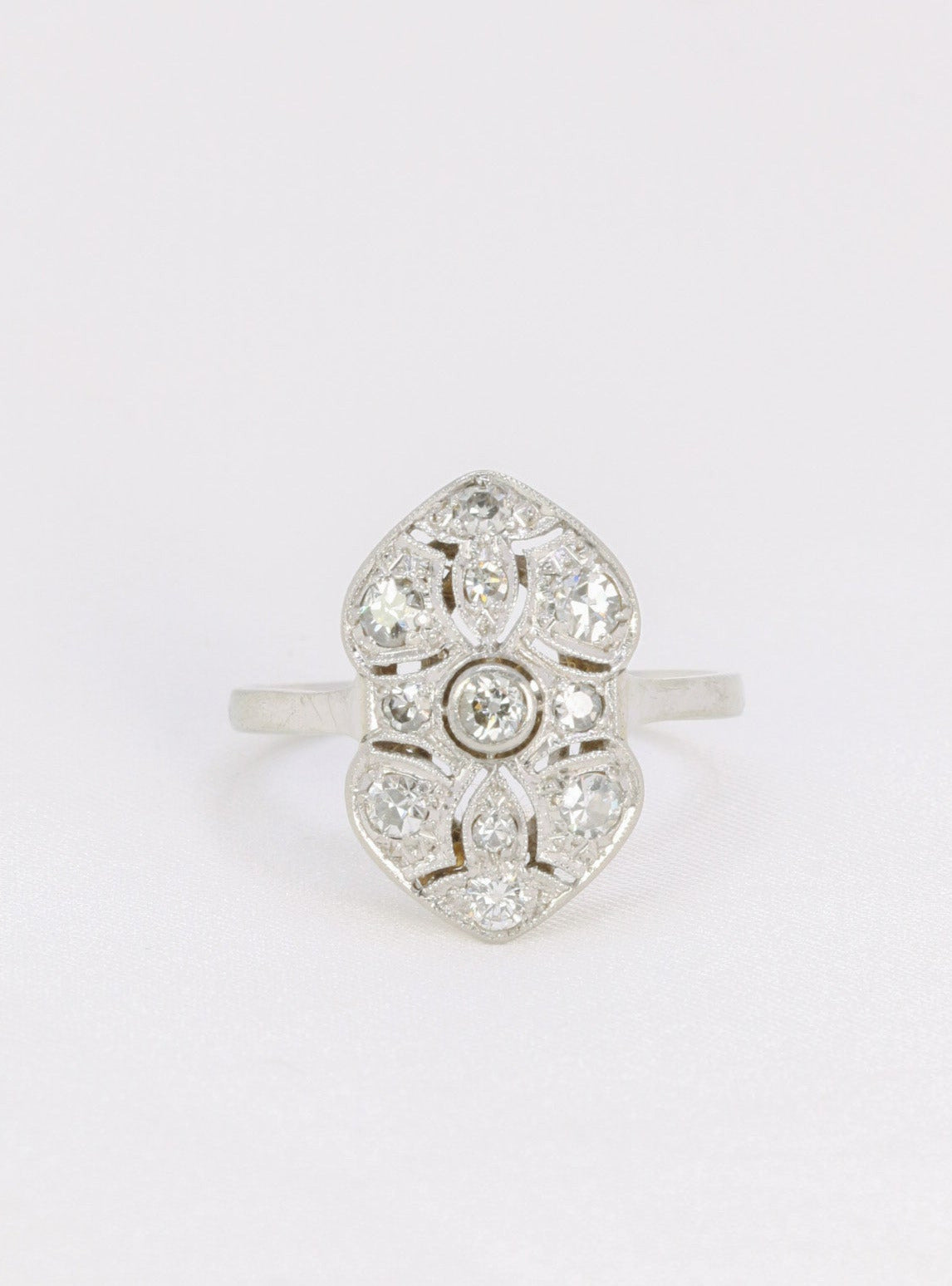 Art-Deco ring in gold, platinum and diamonds