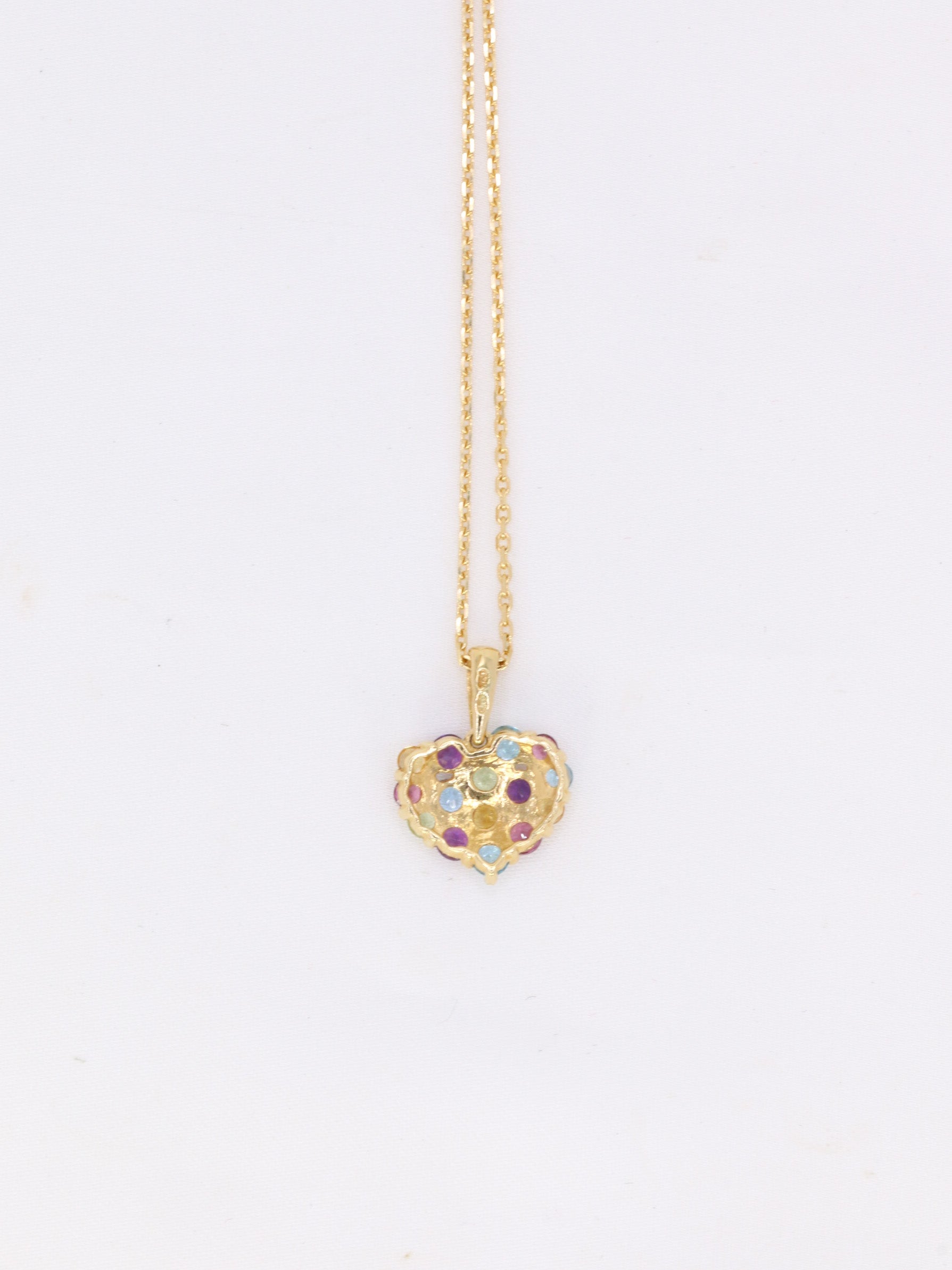 Vintage heart pendant in yellow gold and fine stones