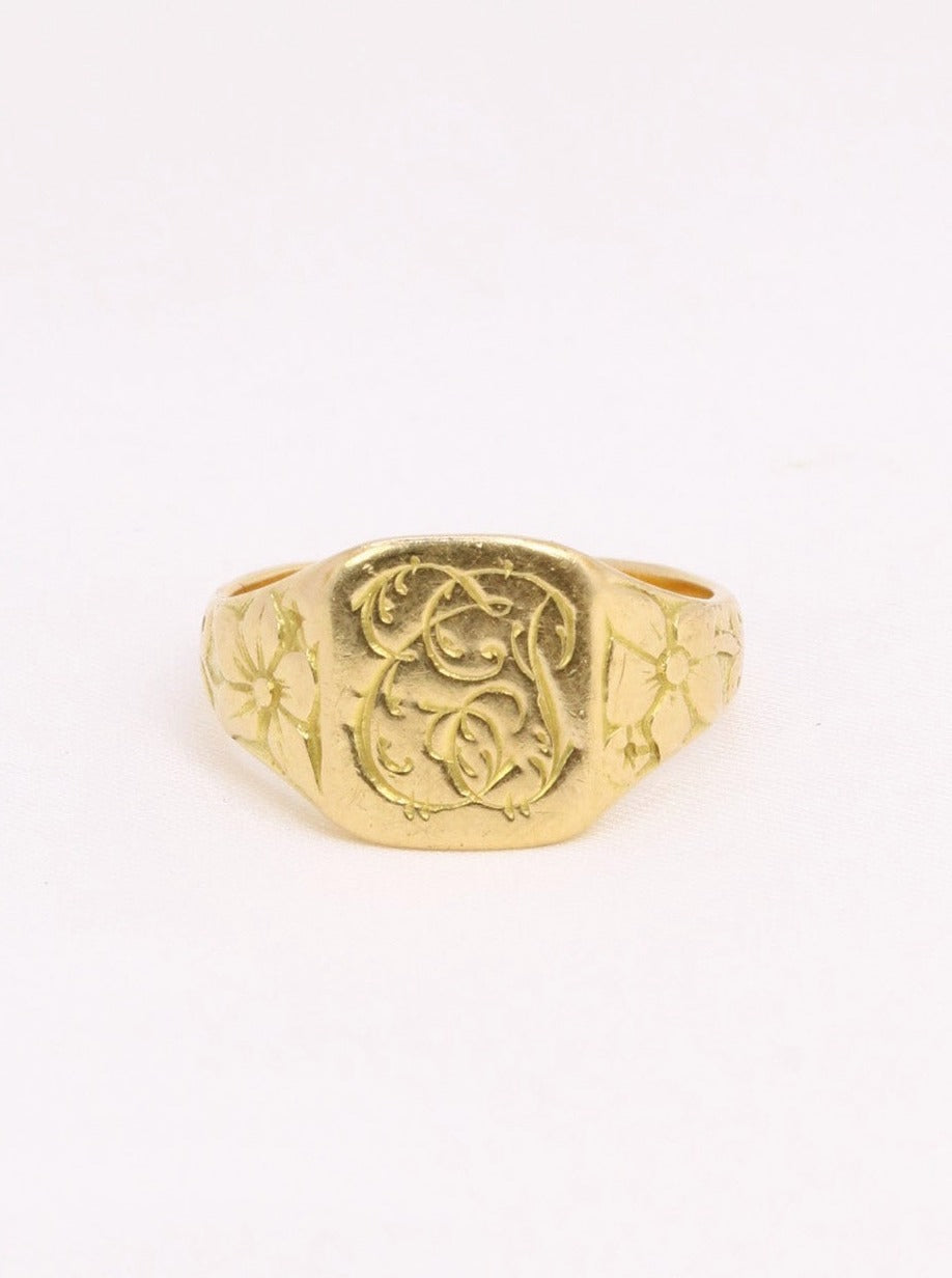 Art-Nouveau signet ring in yellow gold