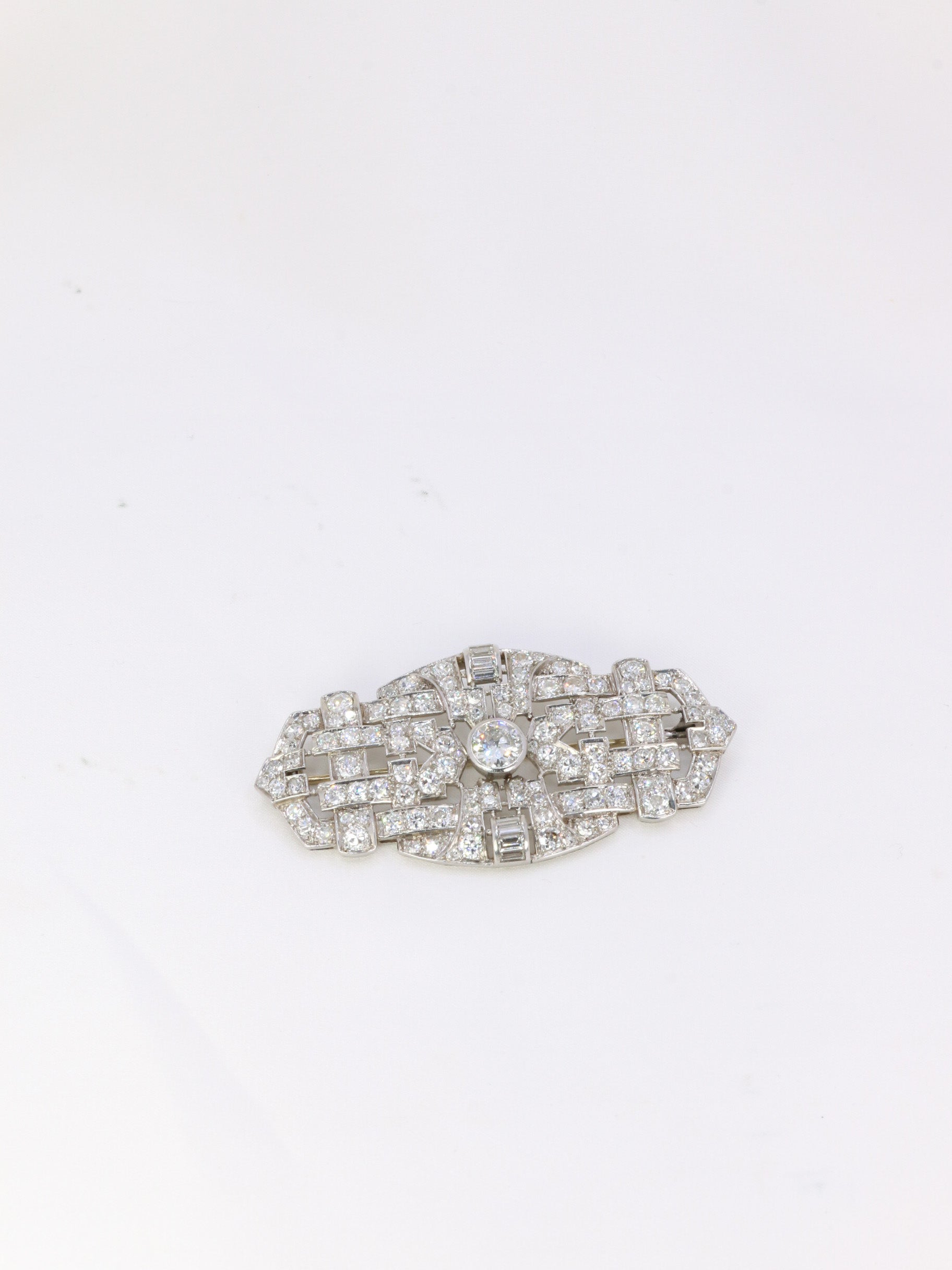 broche plaque diamants