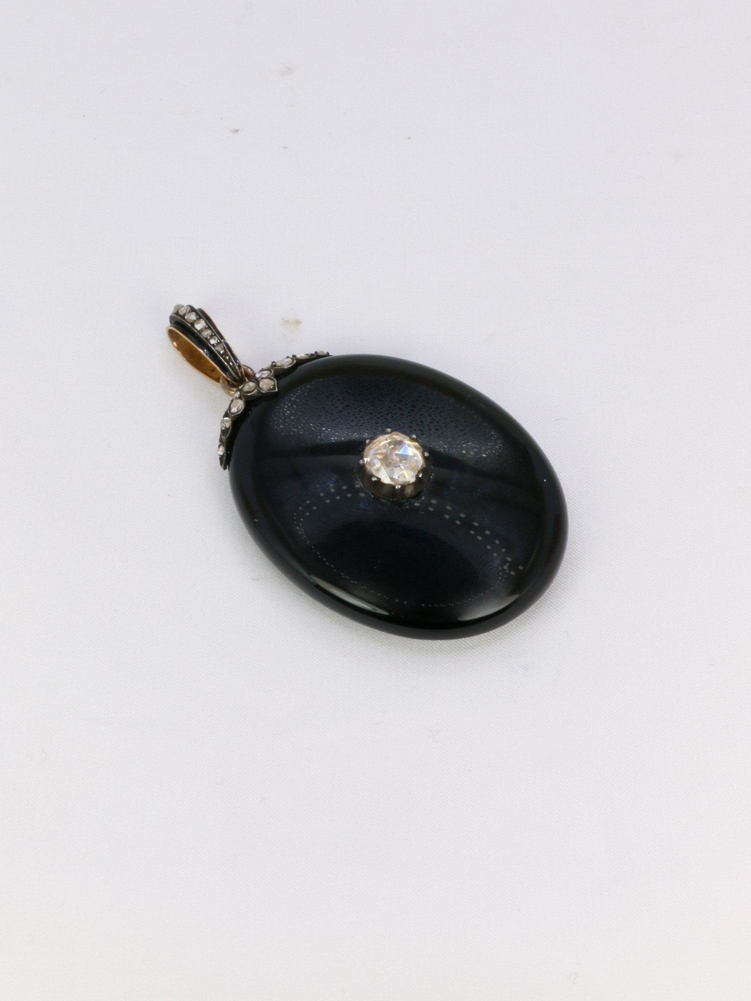 Médaillon ancien deuil or argent onyx diamants taille rose