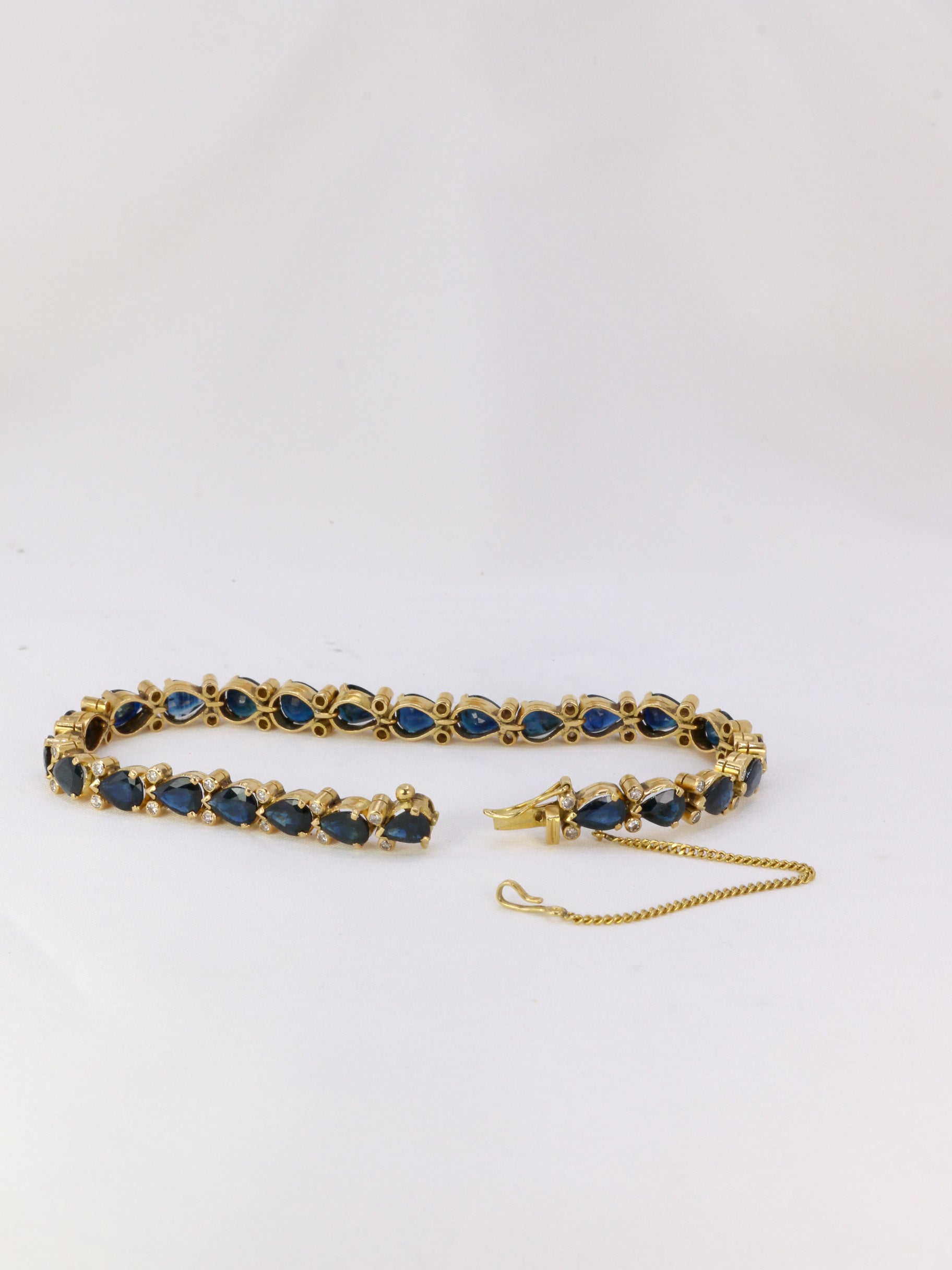 Vintage bracelet in gold, pear-cut sapphires and diamonds