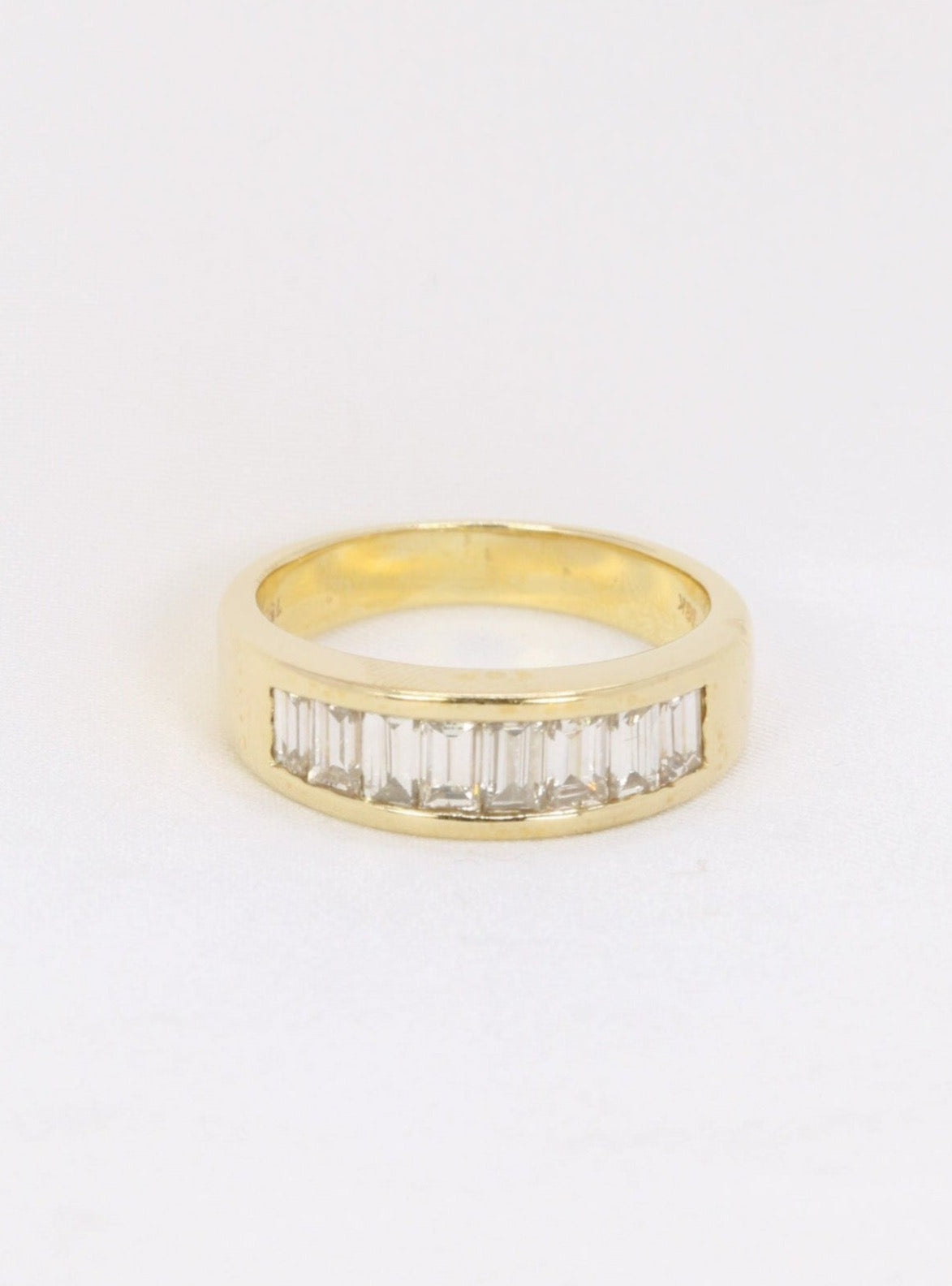 1.2ct baguette-cut diamond and gold ring